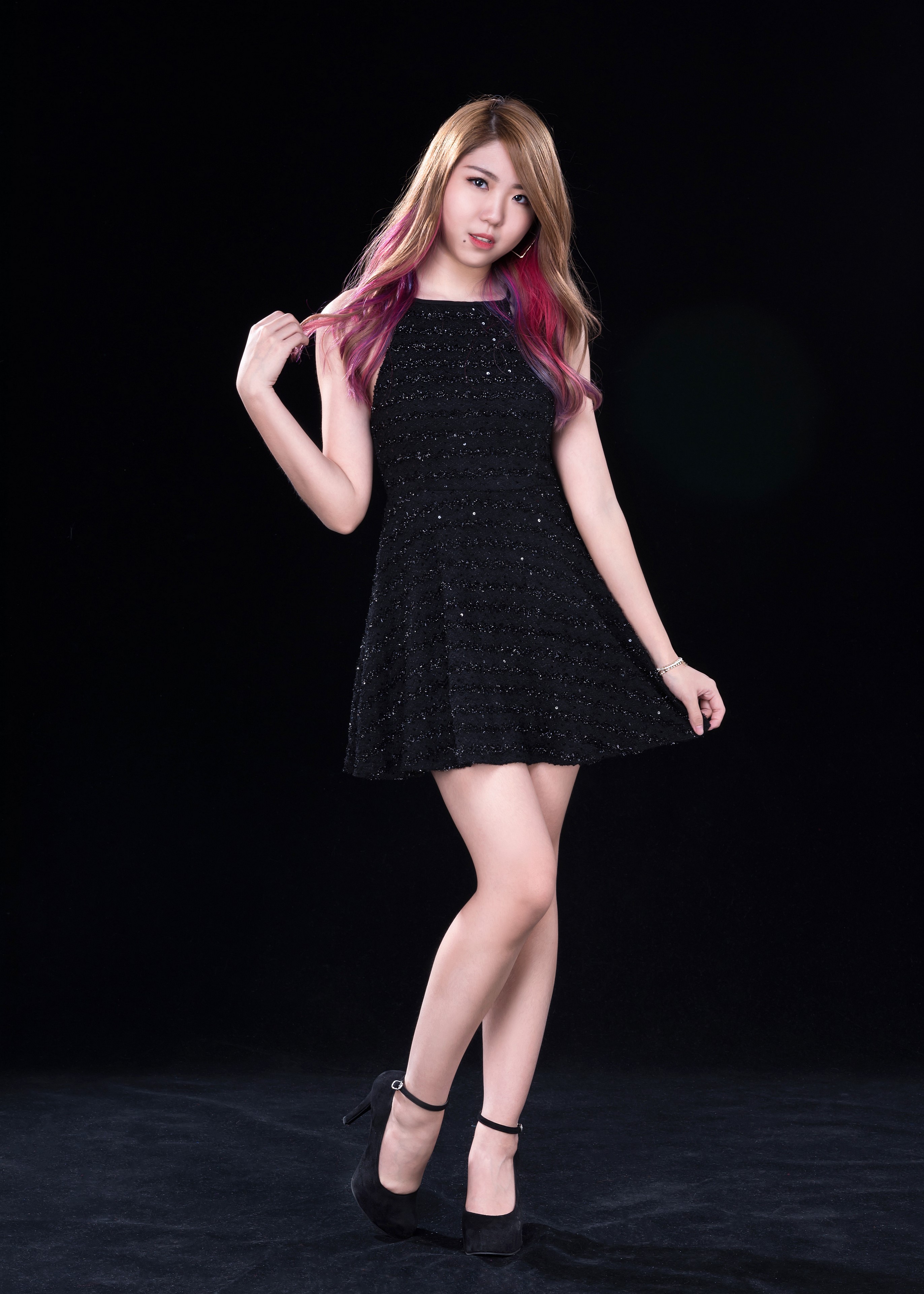 D' Soul Elegant Pose in Black Dress HD Phone Wallpaper