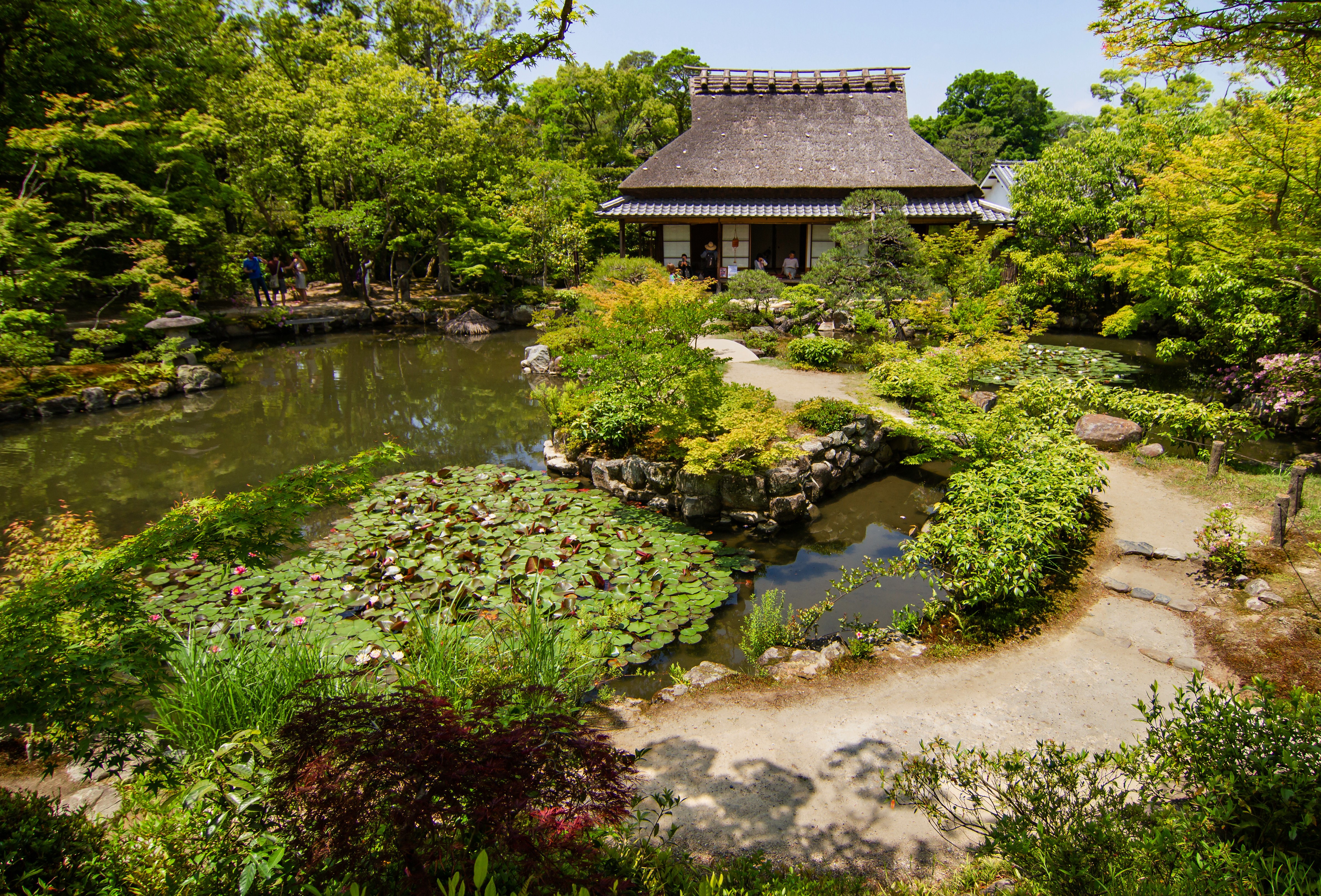 Isui-en Garden in Nara, Japan with Pond and House HD Wallpaper