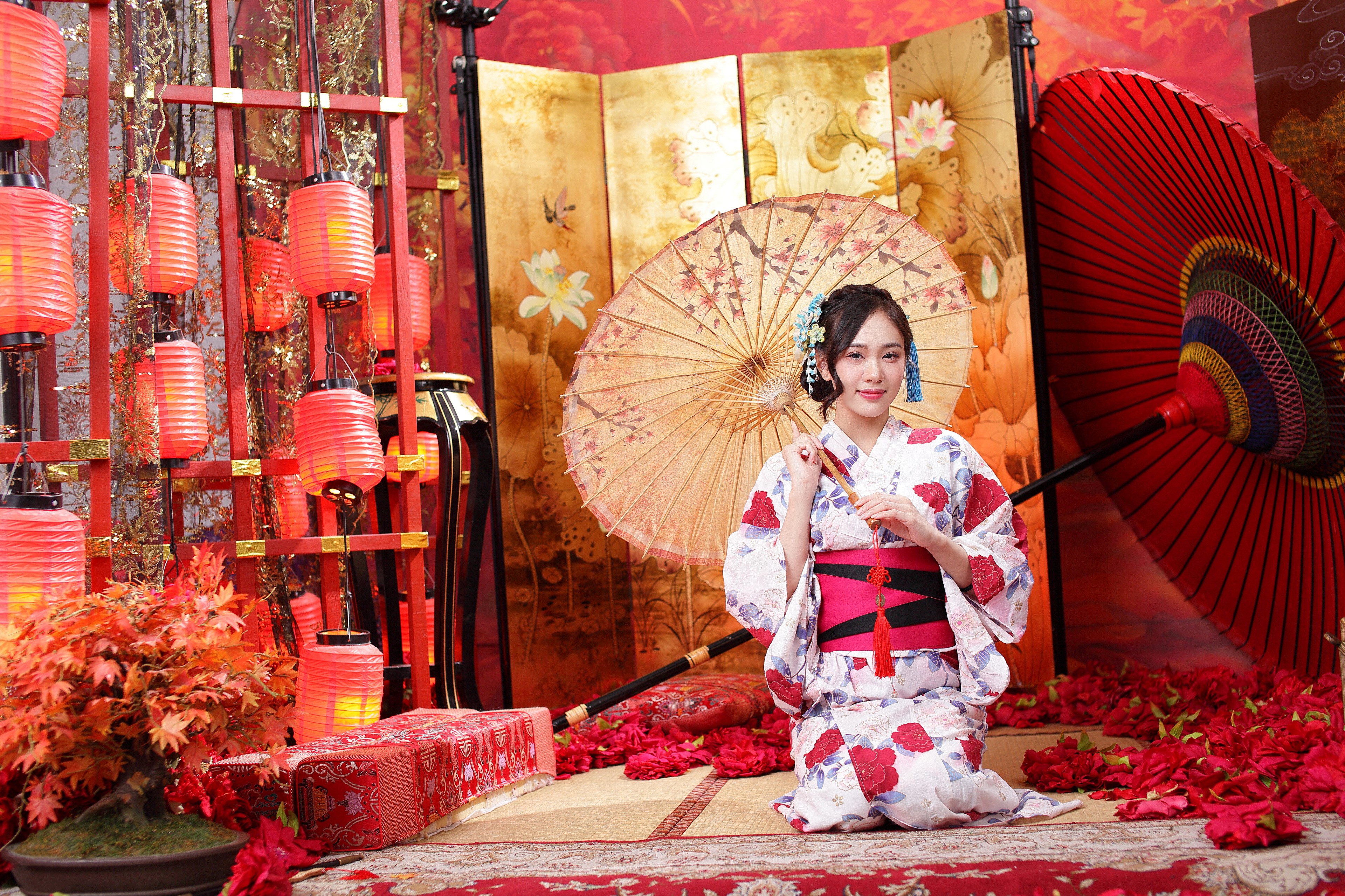 Woman in Kimono with Umbrellas and Lanterns HD Wallpaper