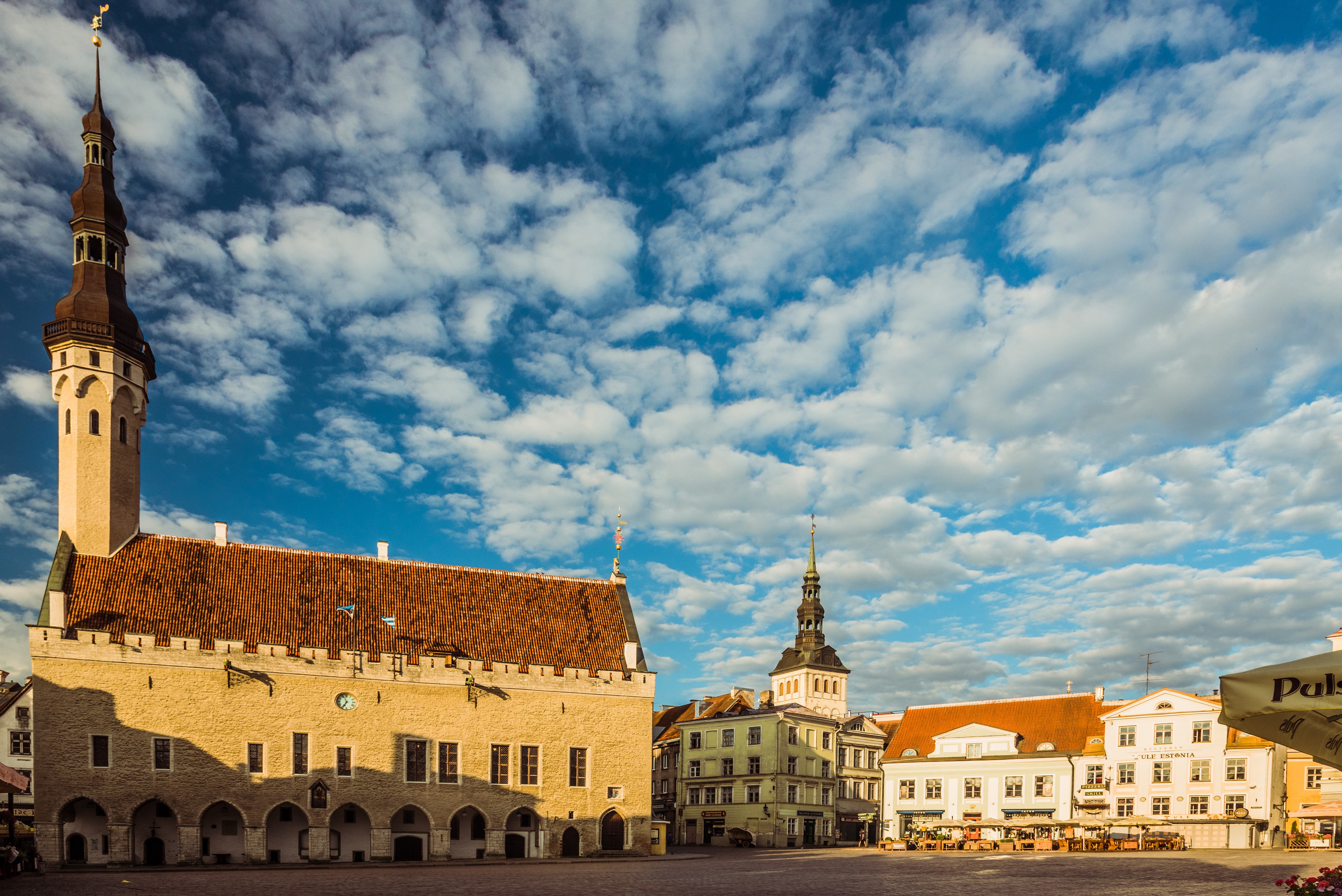 Tallinn Town Square with Town Hall Tower, Estonia HD Wallpaper