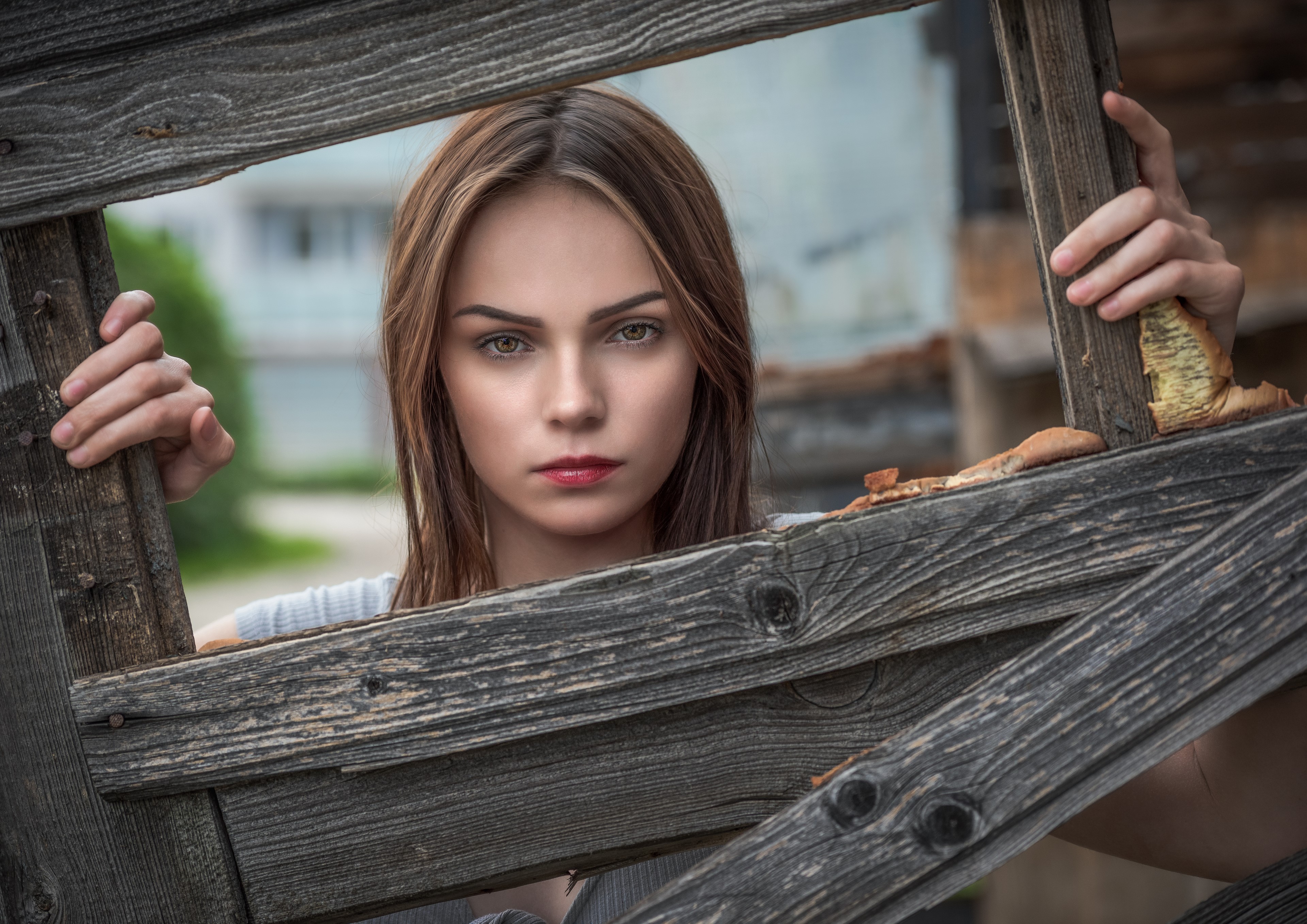 4K Close-up Portrait of Klaudia Latto with Wooden Frame HD Wallpaper