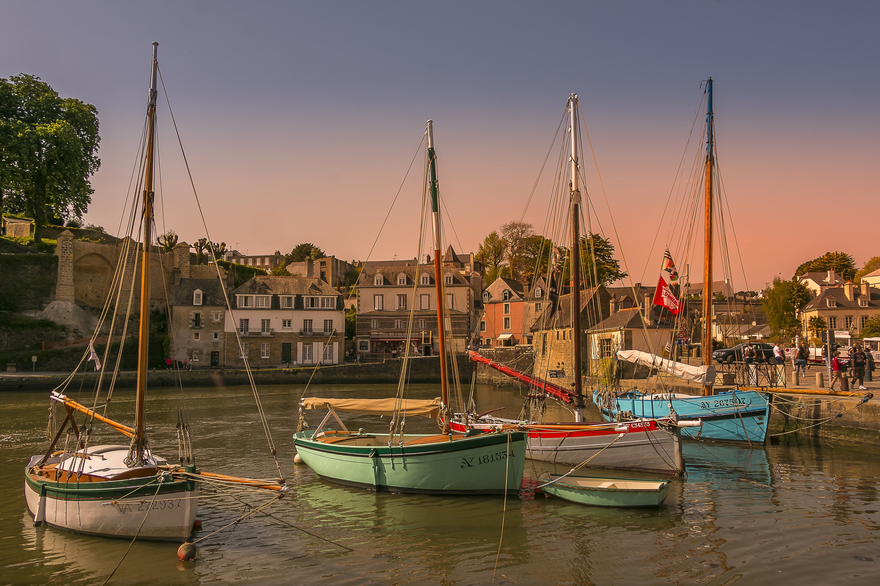 Boats docked in a harbor in Saint-Goustan, France HD Wallpaper