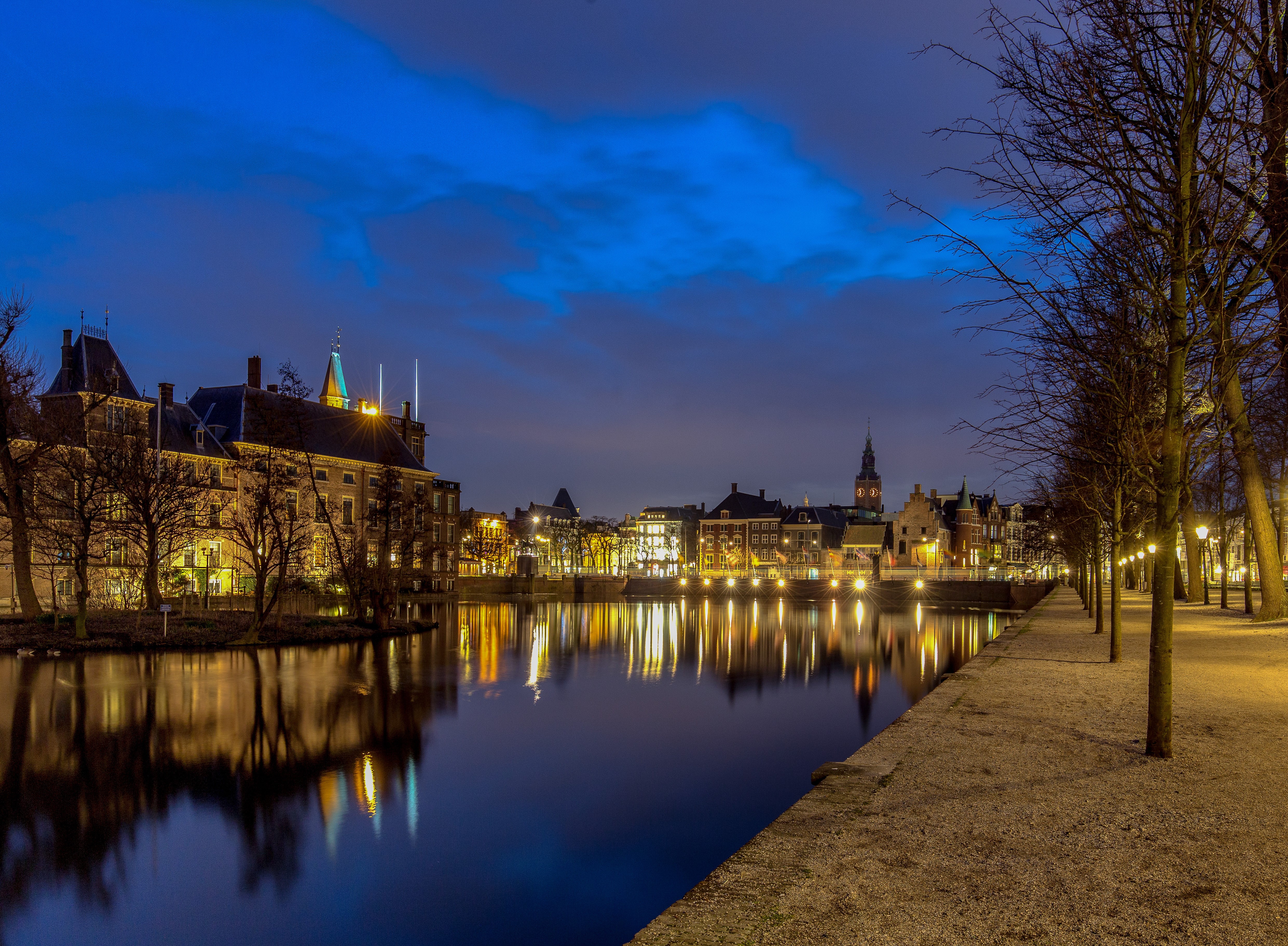 Hofvijver Pond in The Hague, Netherlands at Dusk HD Wallpaper