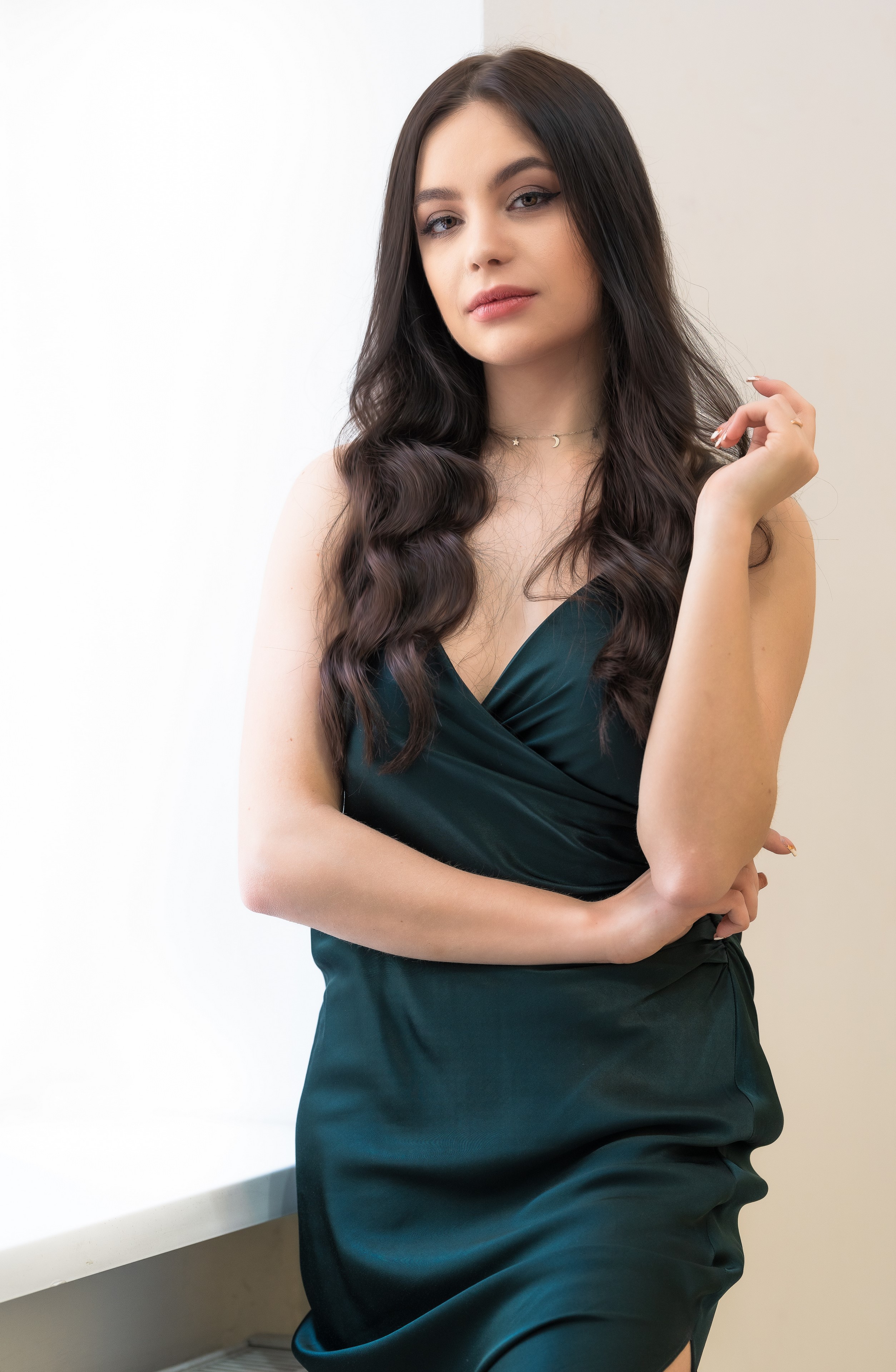 Patrycja Karolak in a dark green dress HD Phone Wallpaper