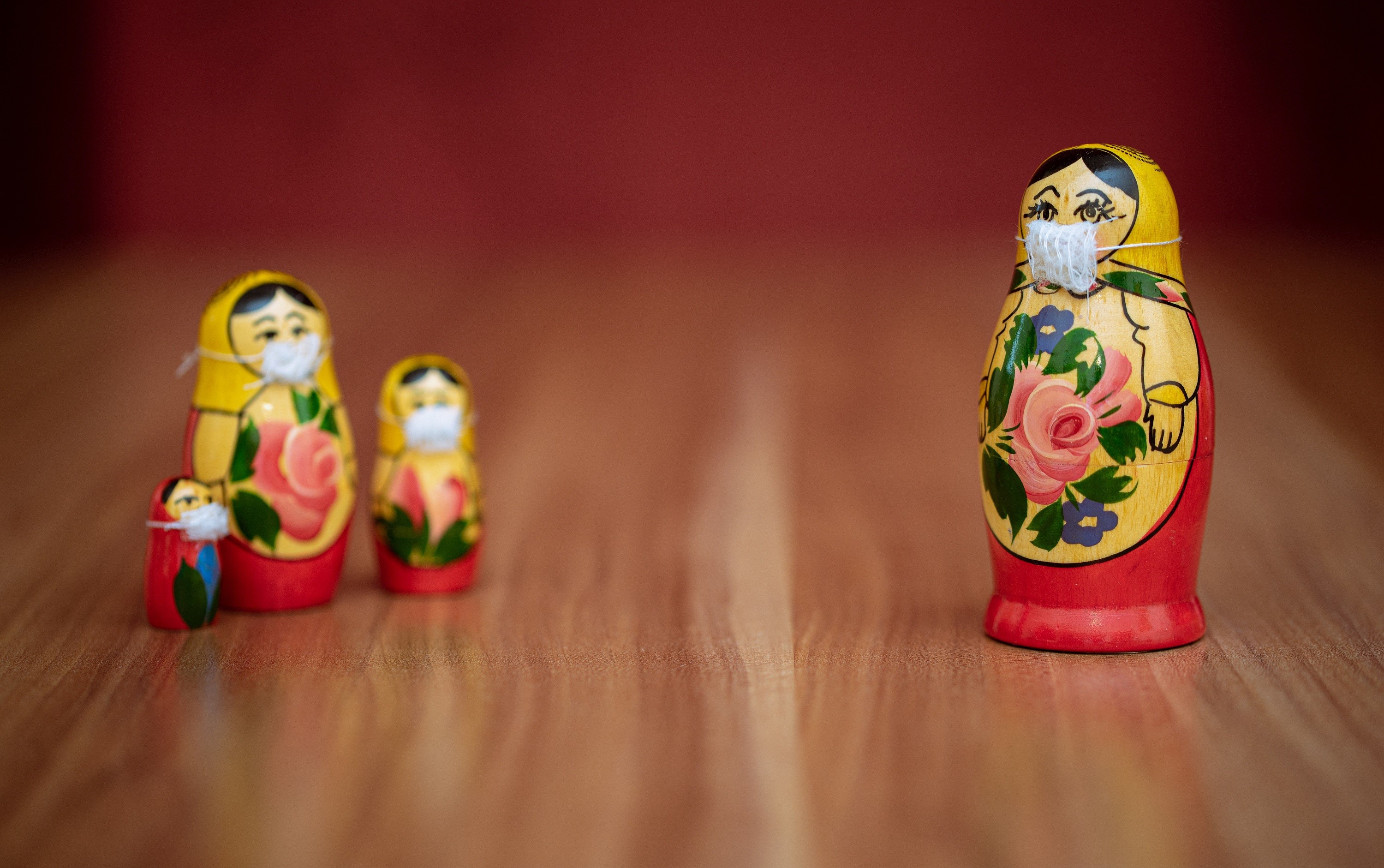 Matryoshka dolls wearing face masks HD Wallpaper