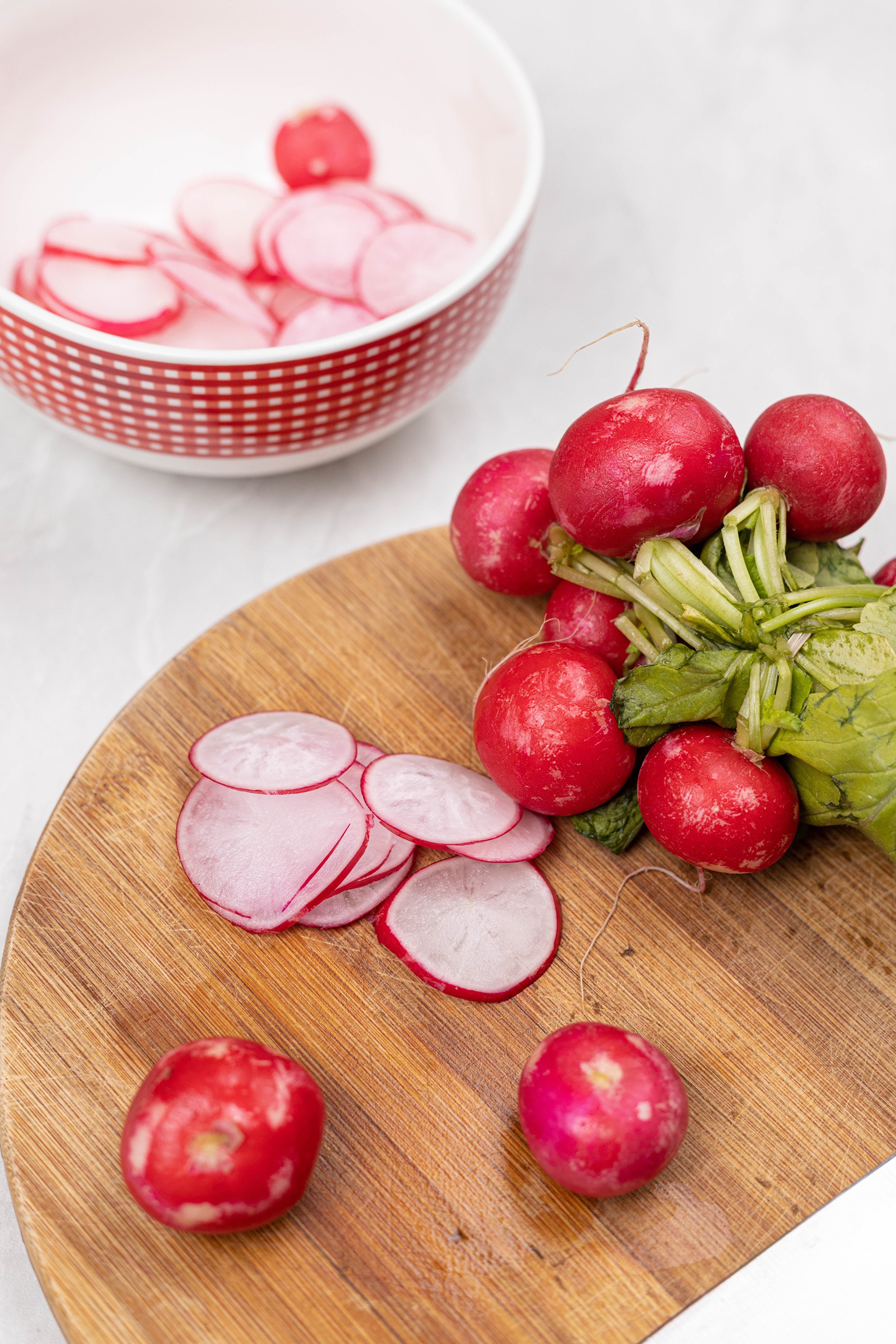 Radishes on a cutting board and in a bowl HD Phone Wallpaper