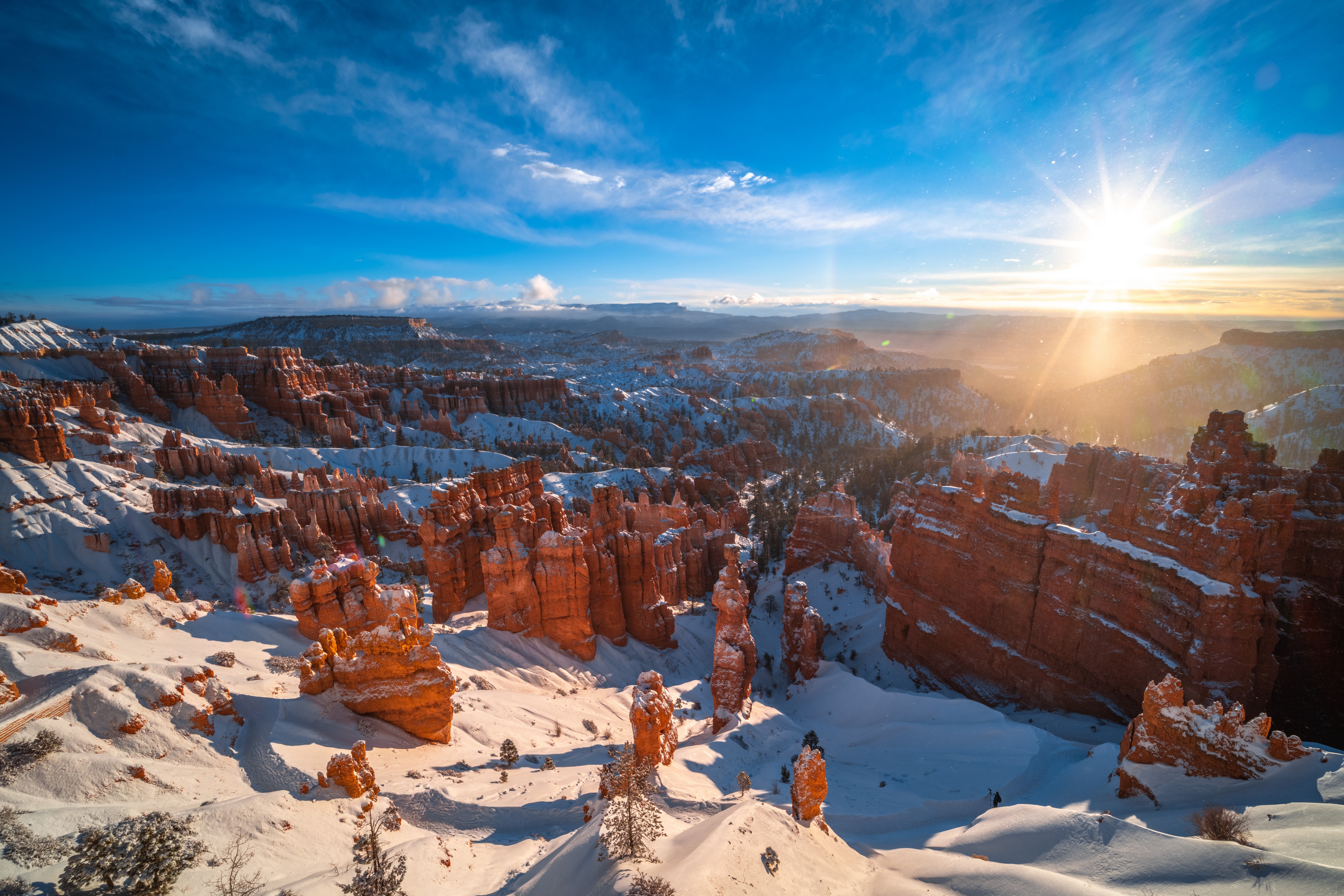 Sunlit Bryce Canyon National Park at Sunrise HD Wallpaper