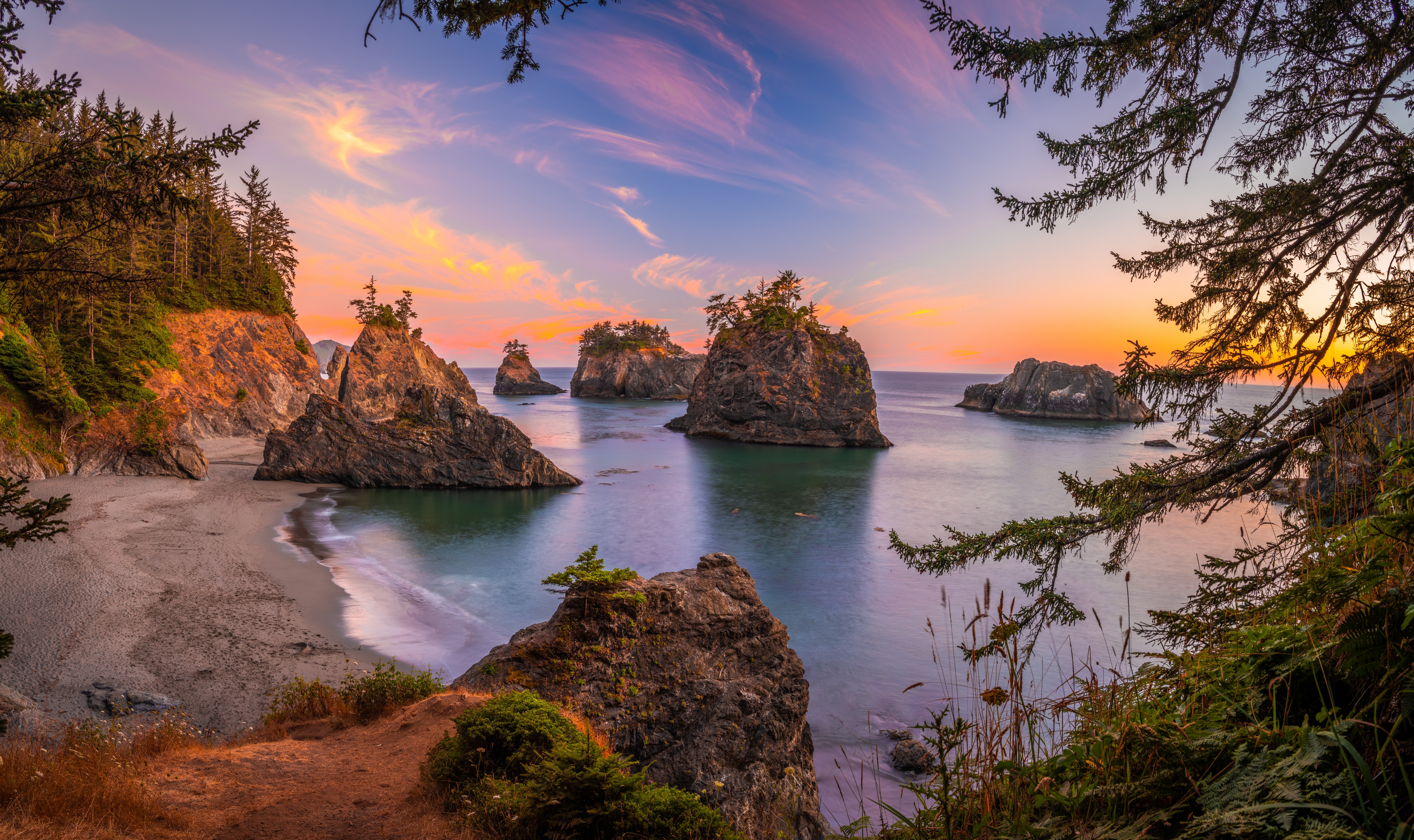 Oregon Coast at Sunset with Rocky Crags HD Wallpaper
