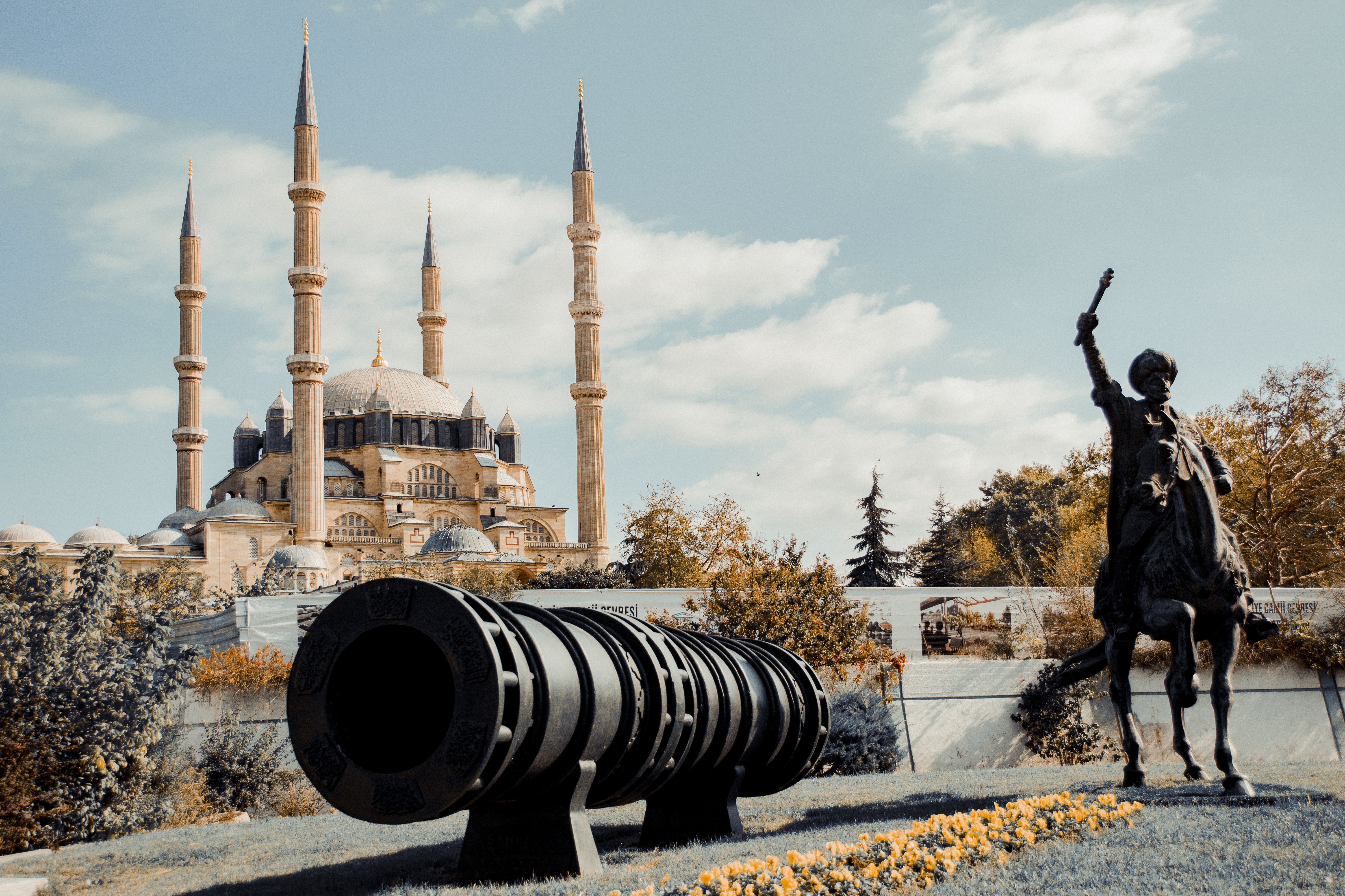 Selimiye Mosque, Edirne, Turkey with Cannon and Statue HD Wallpaper
