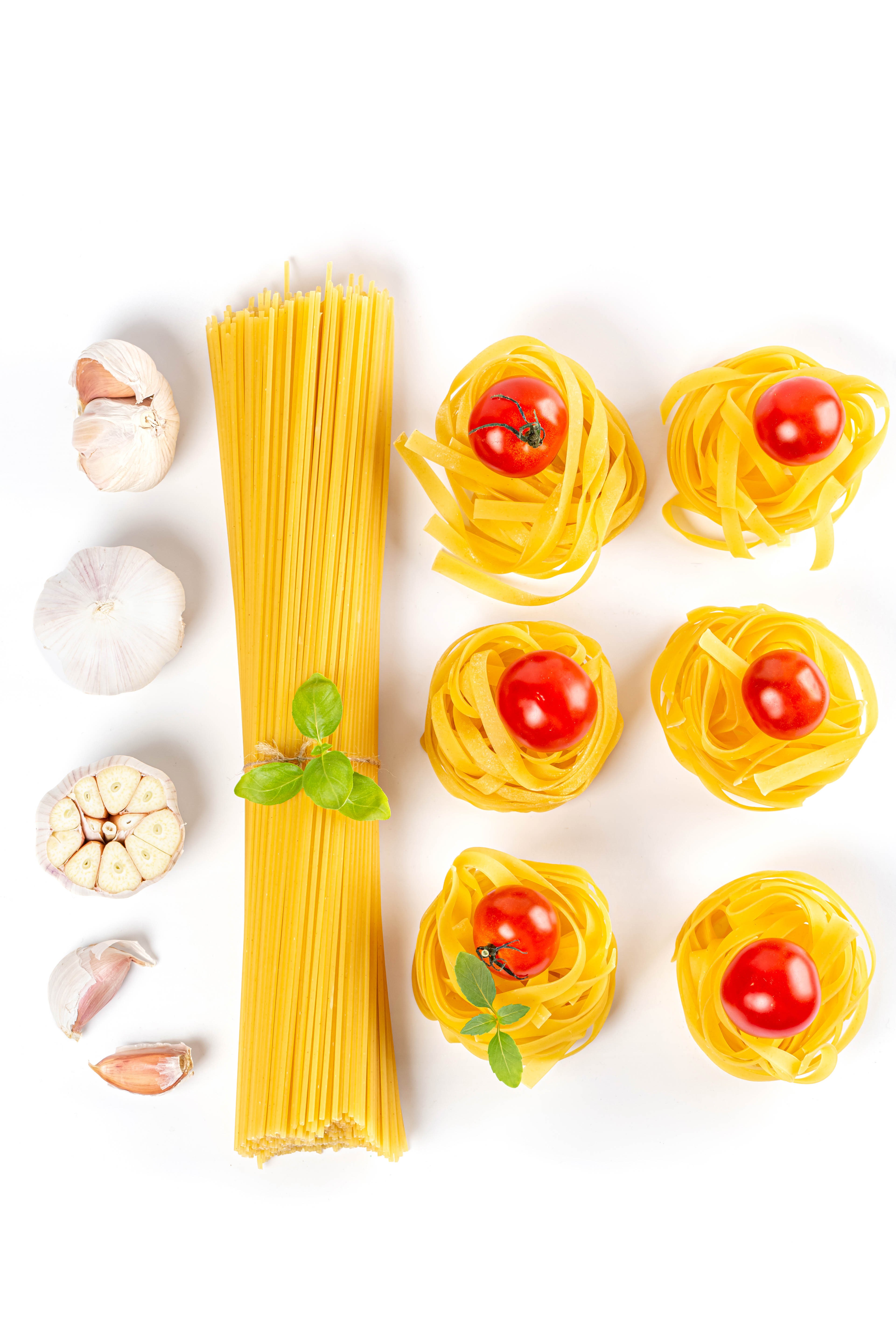 Spaghetti, Tagliatelle nests, Garlic, Tomatoes, Basil HD Phone Wallpaper