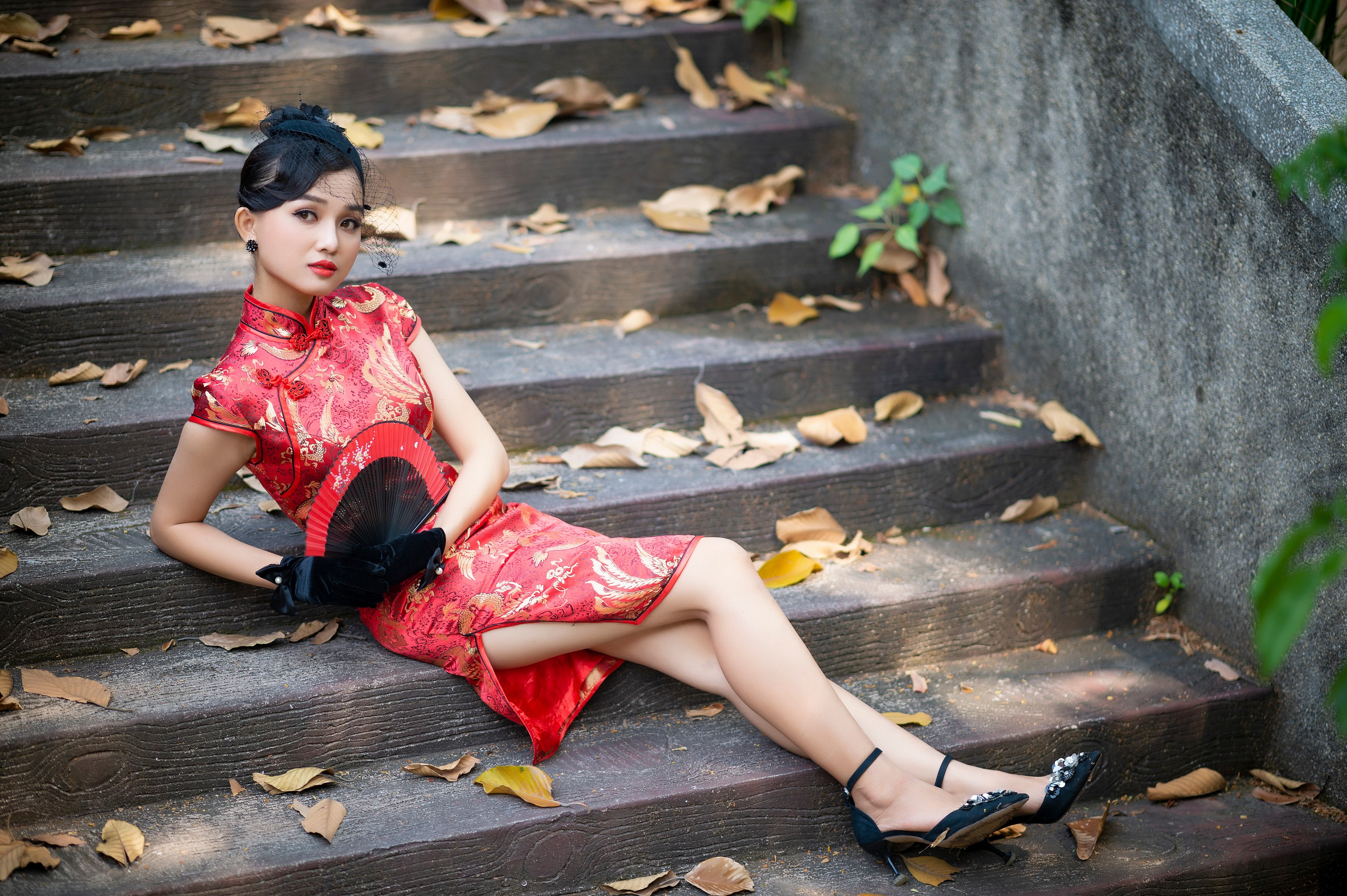 Woman in red dress with fan on stairs HD Wallpaper