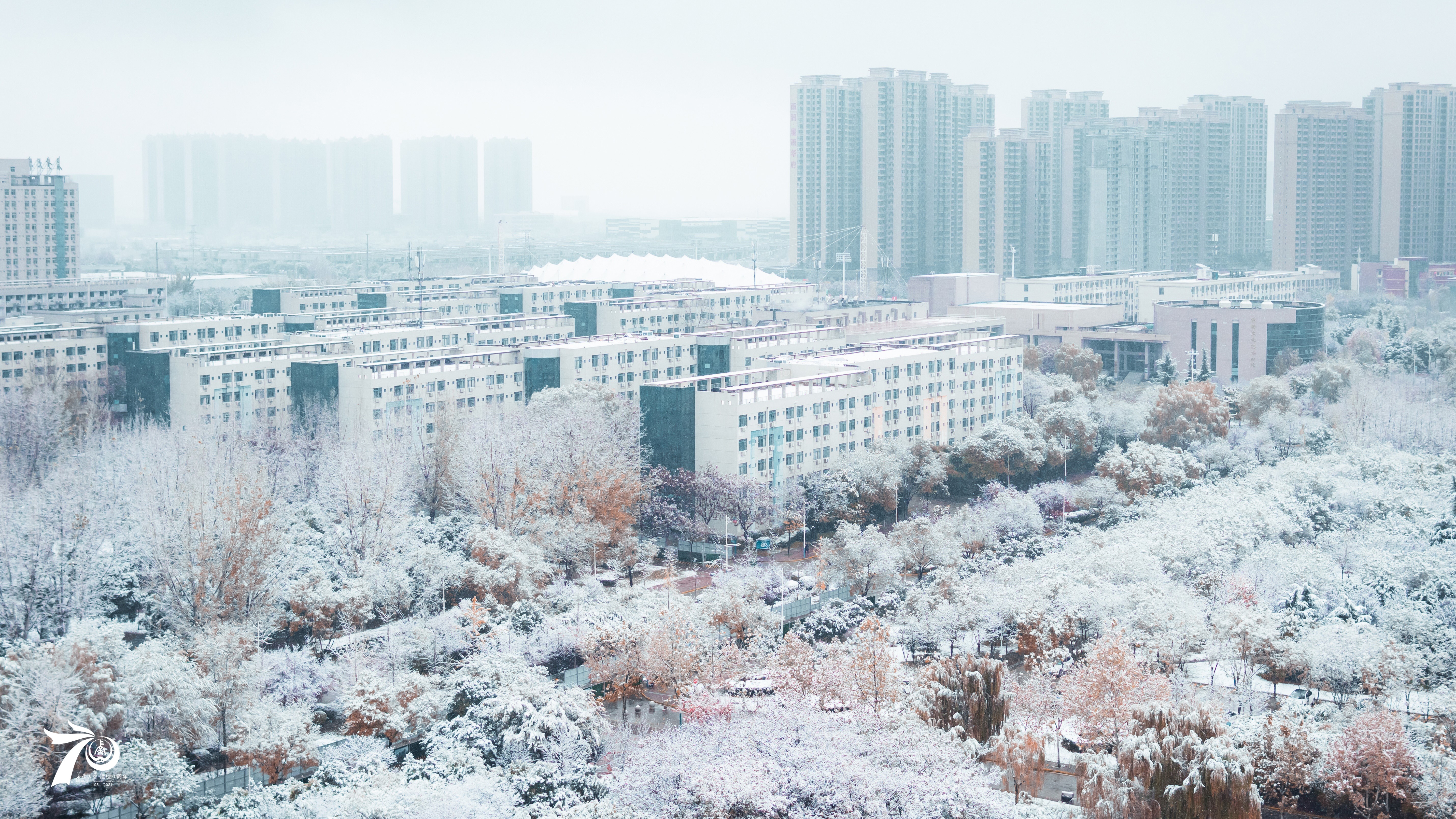 University campus in China covered in snow HD Wallpaper
