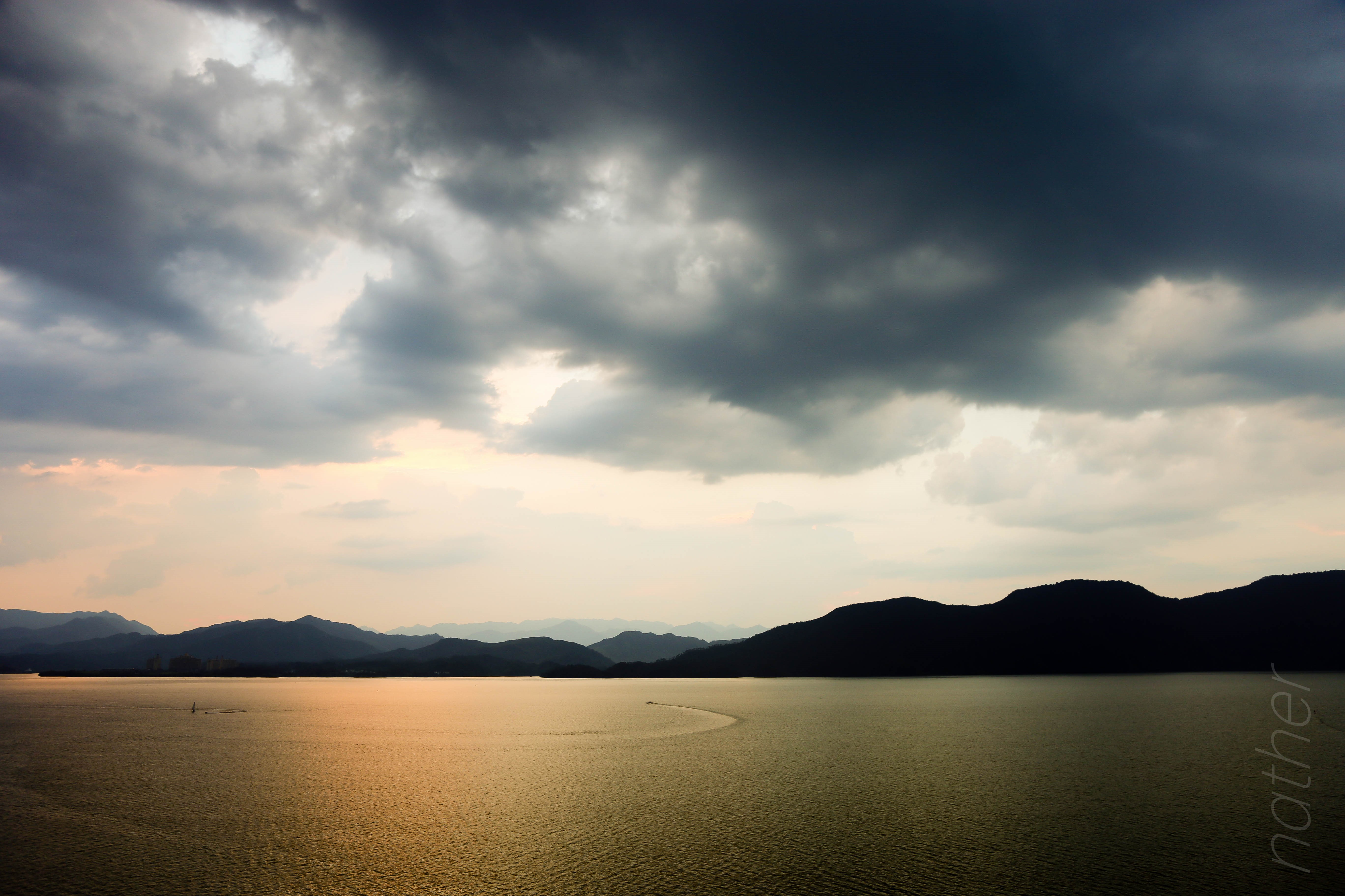 4K China lake with mountains and stormy clouds HD Wallpaper