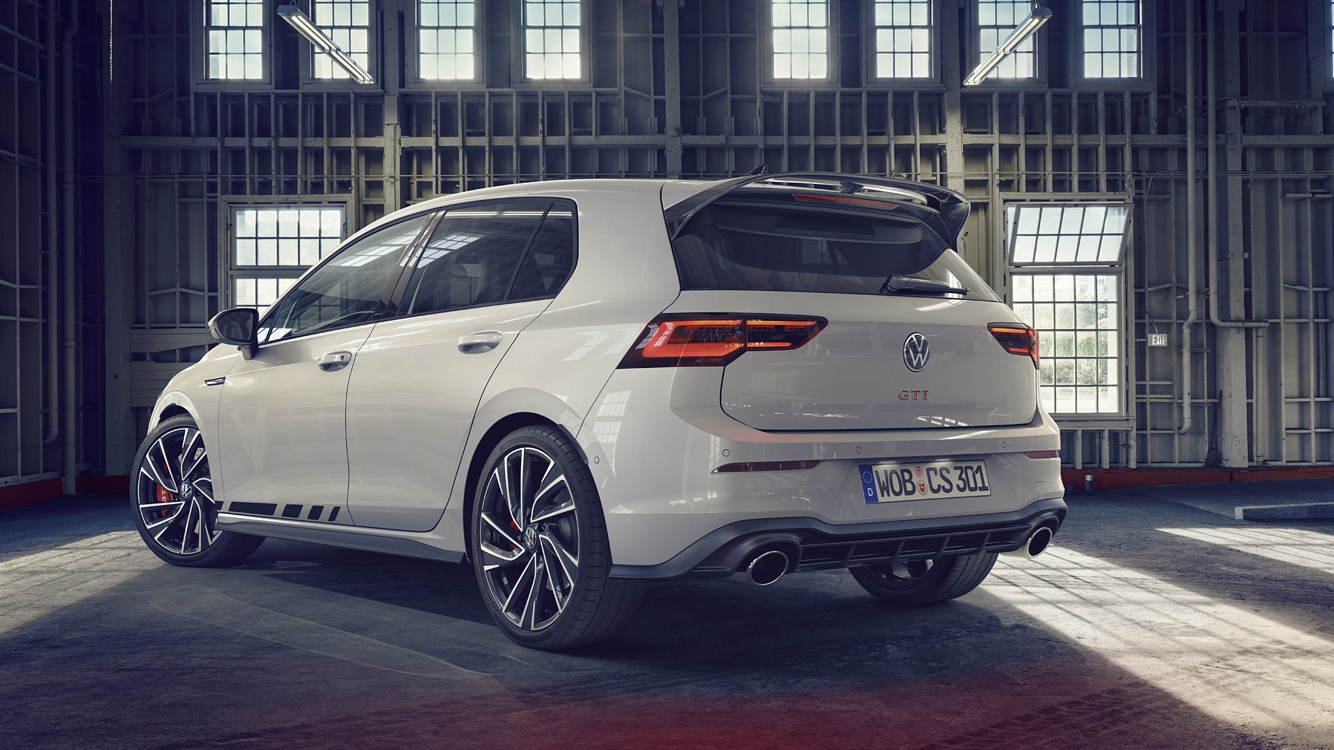White Volkswagen Golf GTI in a garage HD Wallpaper