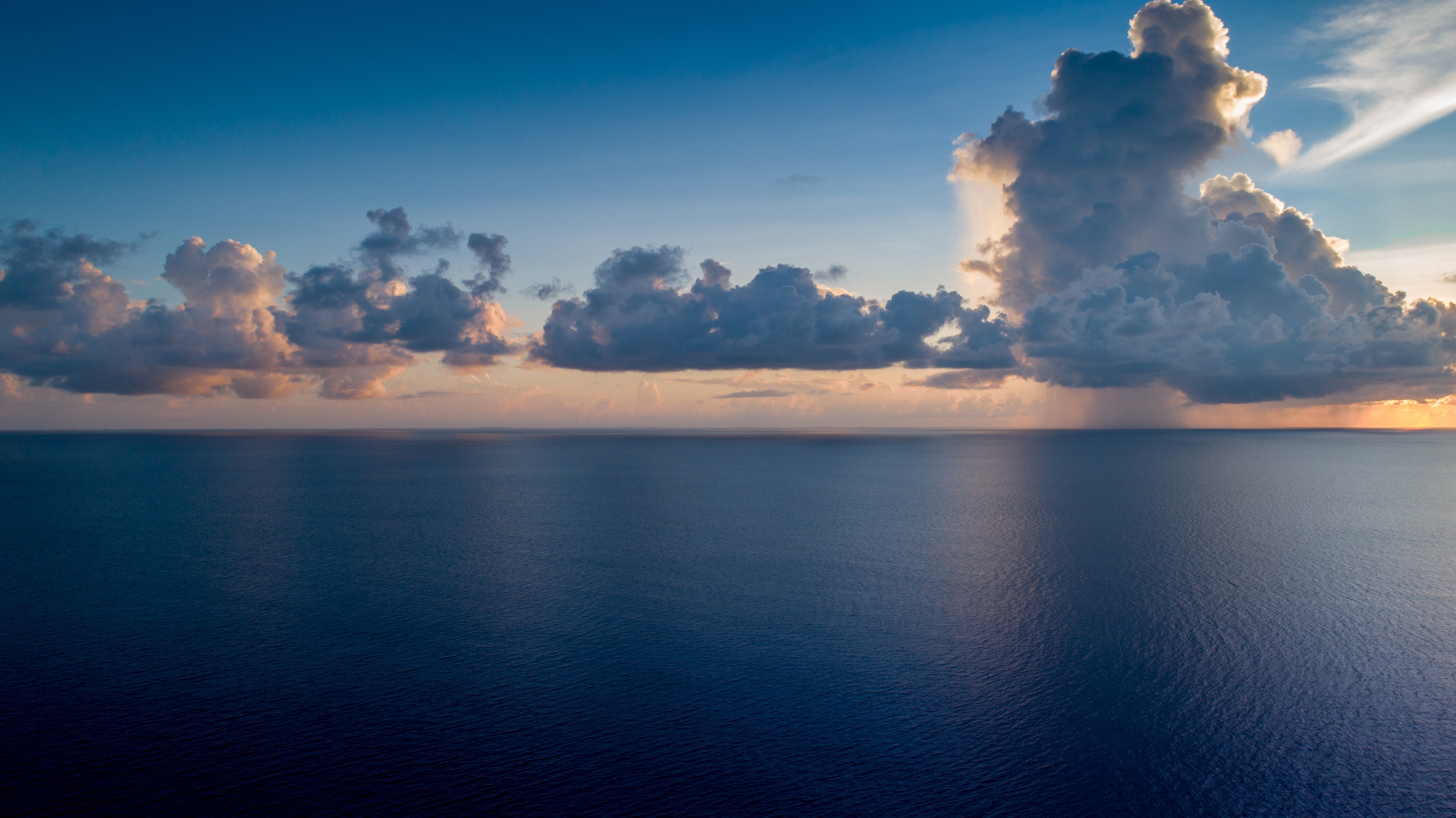 4K Sea and Clouds at Sunset HD Wallpaper