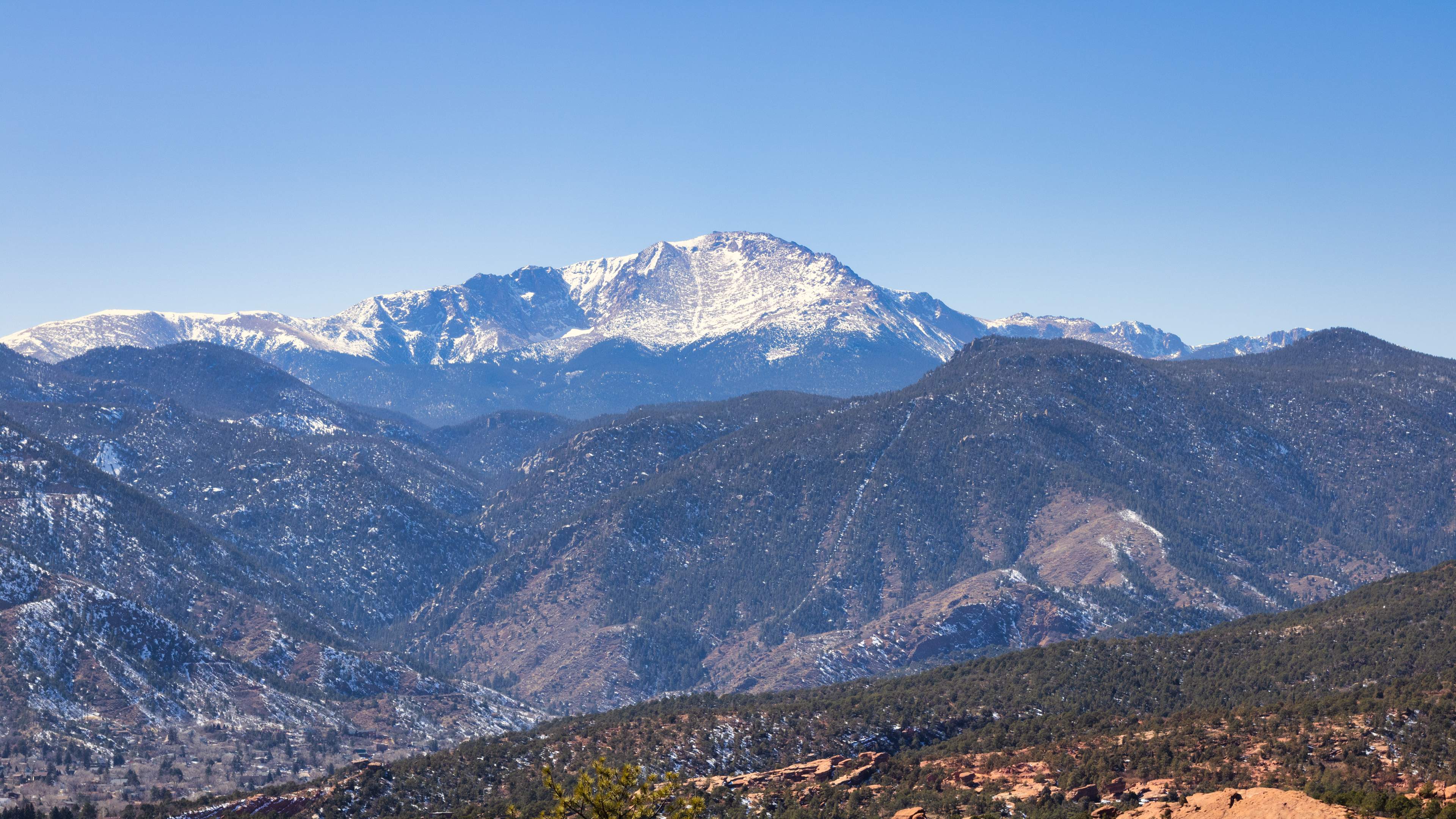 Snow-capped mountains in Colorado under a clear blue sky HD Wallpaper