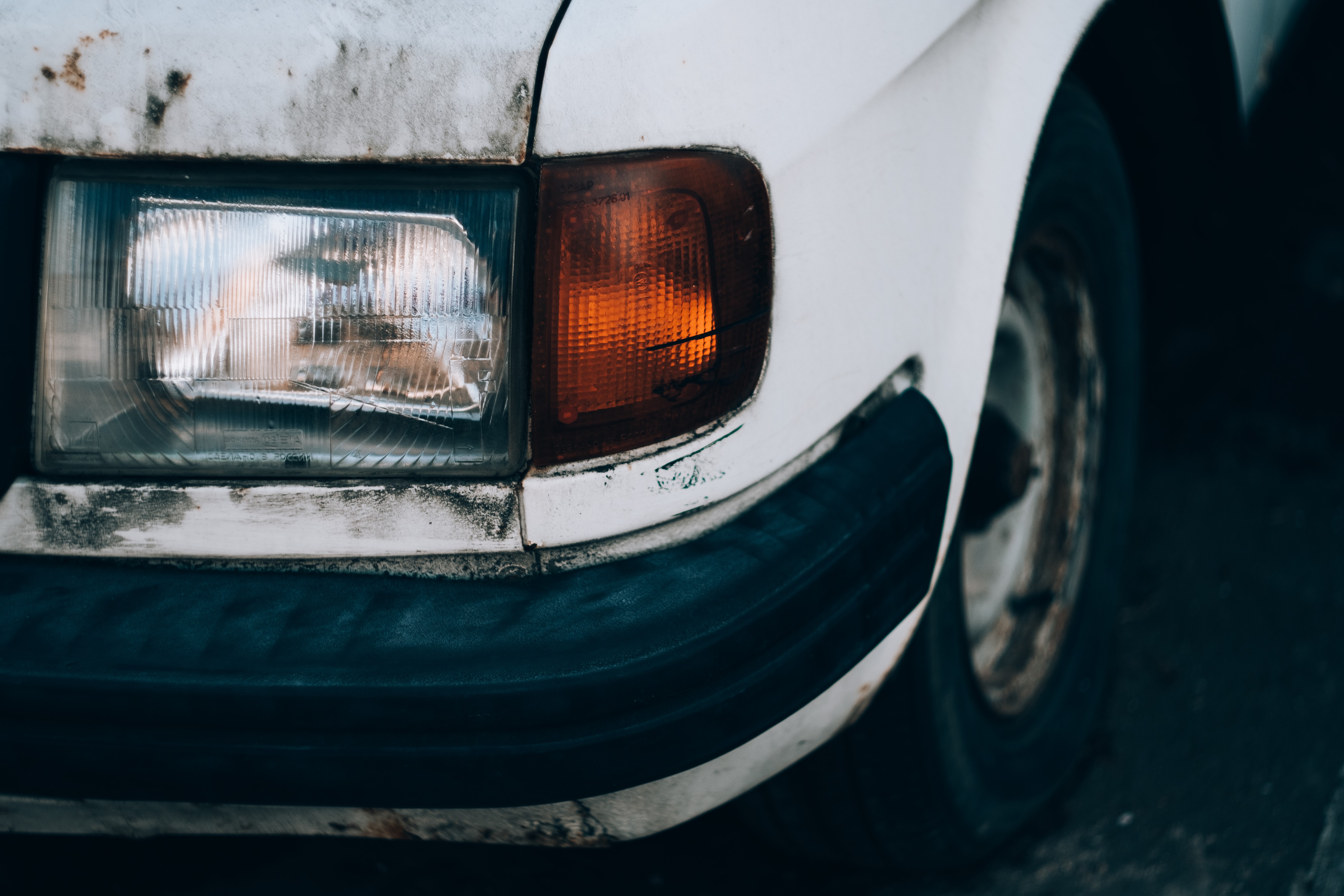 Old GAZ car headlight and bumper HD Wallpaper