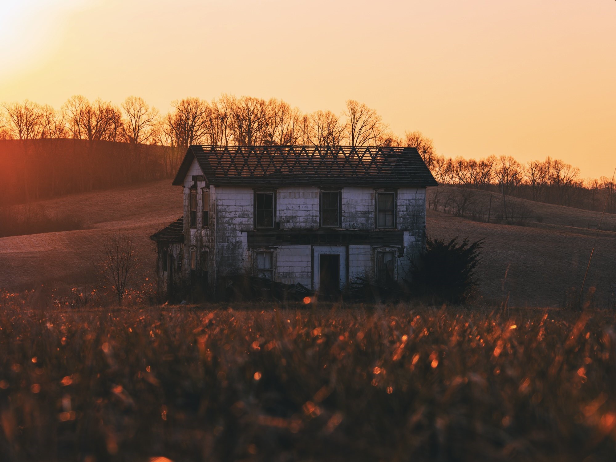 Abandoned house at sunset in a field HD Wallpaper
