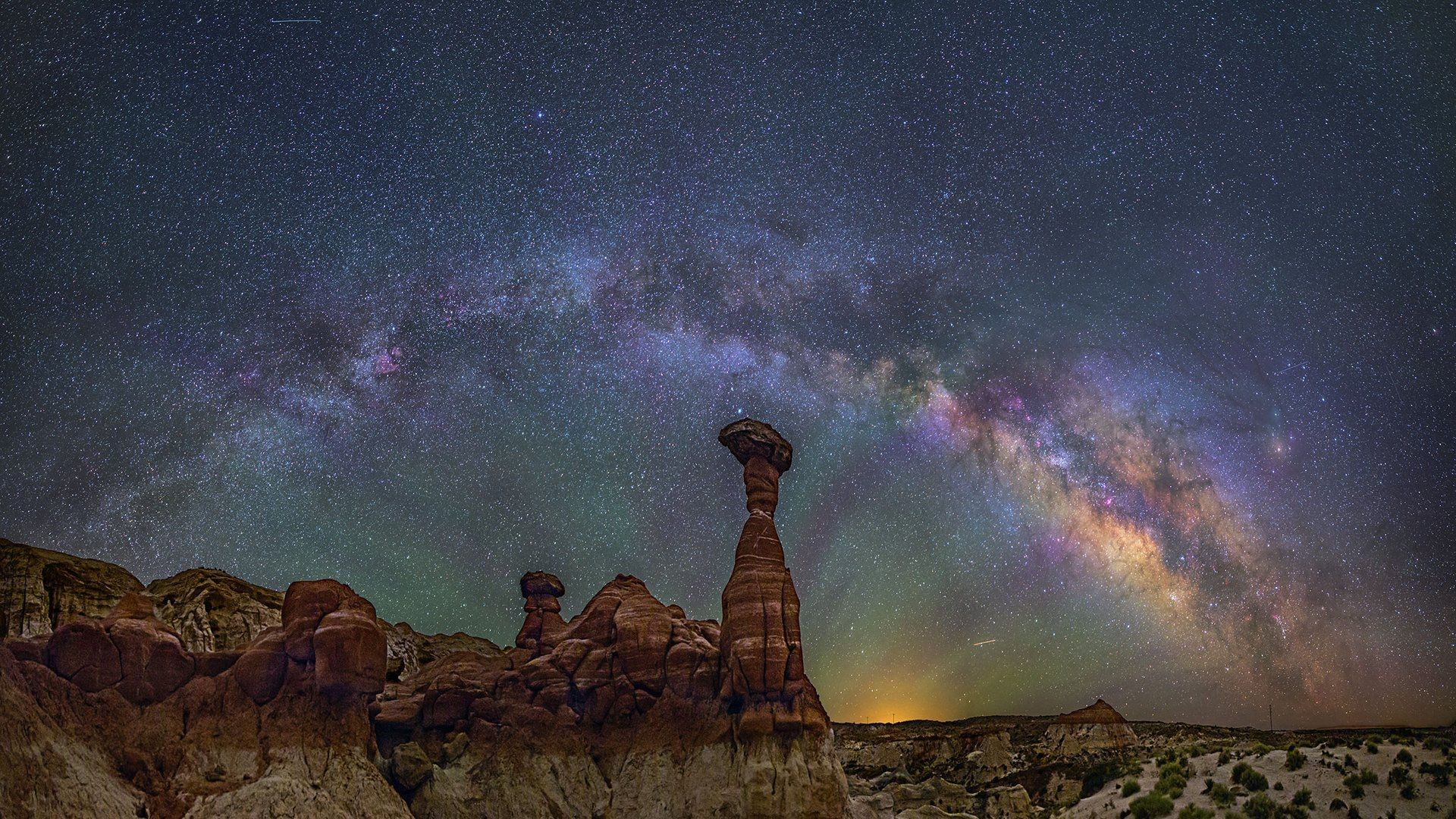 Milky Way over Hoodoos in Arizona HD Wallpaper