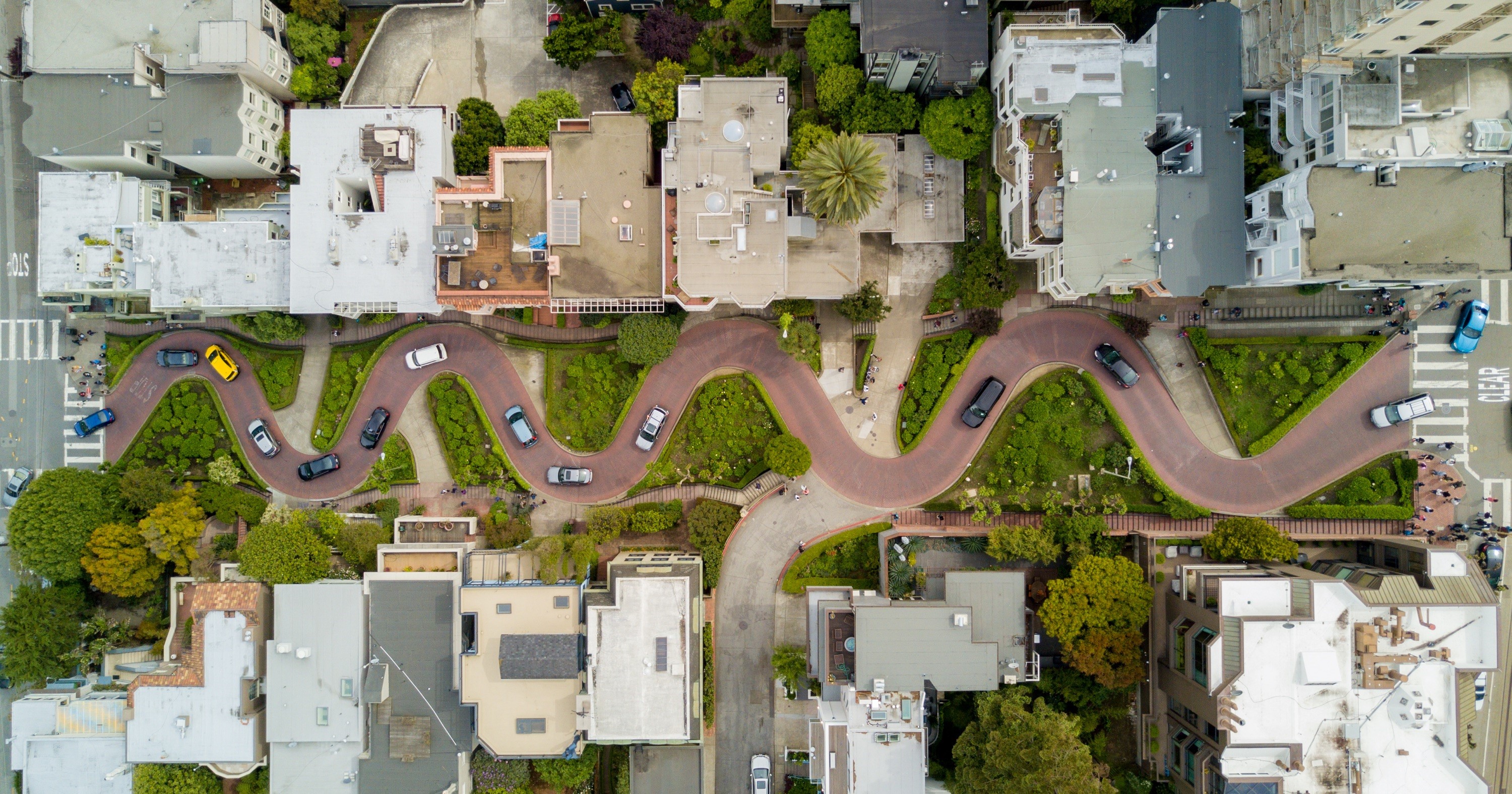 Aerial view of Lombard Street, San Francisco, California HD Wallpaper