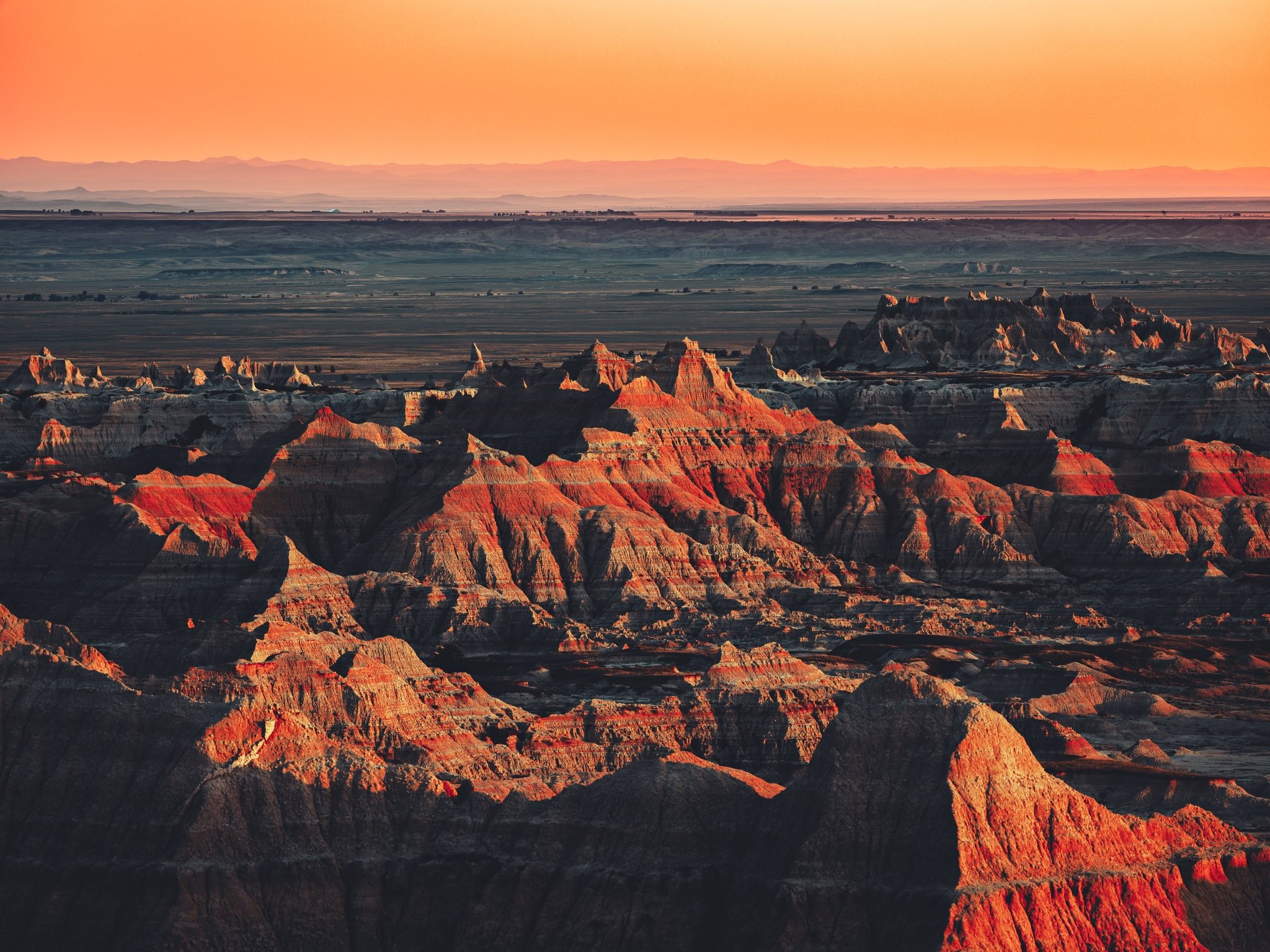 Badlands National Park at Sunset HD Wallpaper