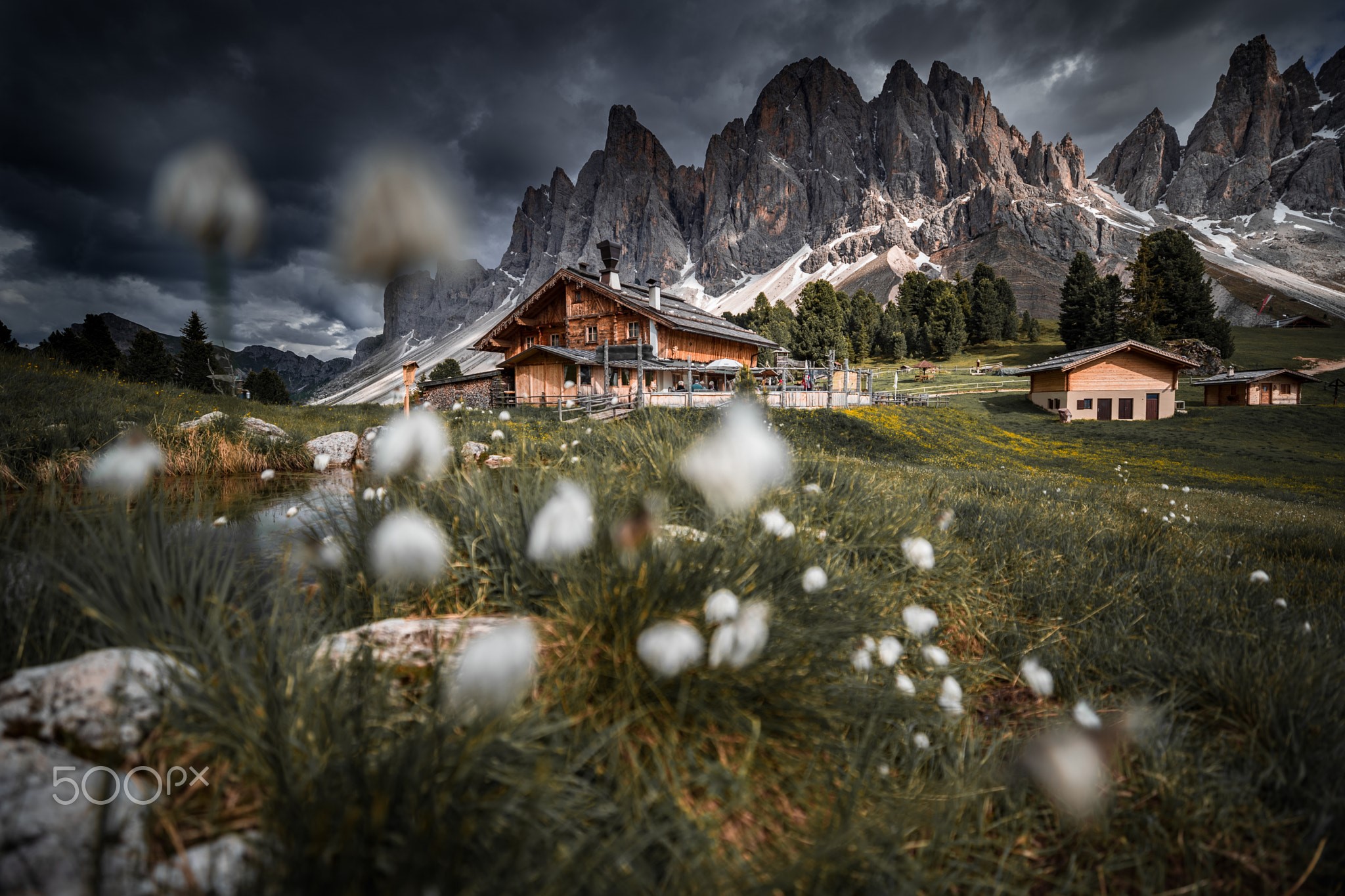 Wooden mountain lodge with rocky peaks and cotton grass HD Wallpaper