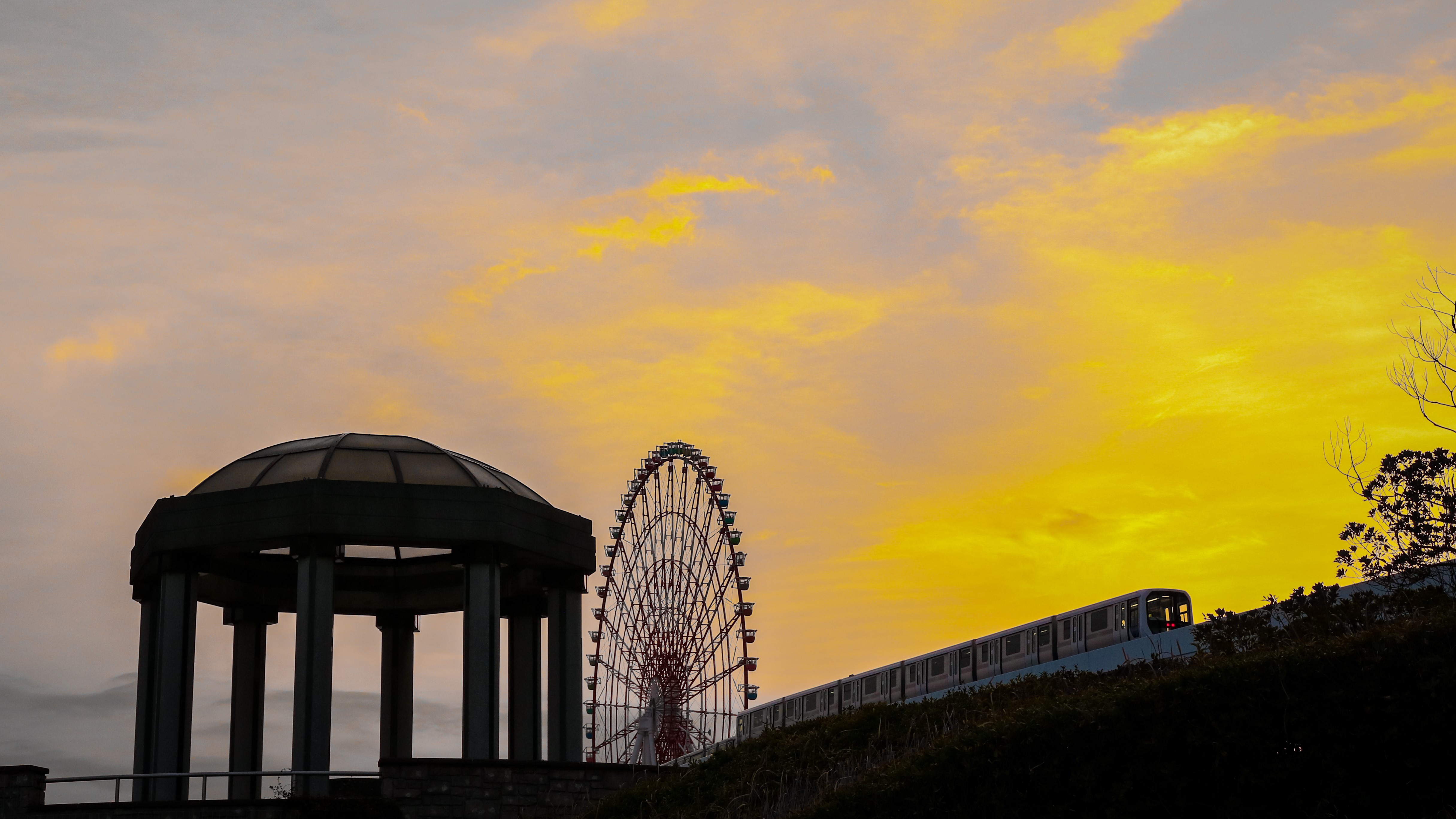 Gazebo, Ferris wheel, and train at sunset in Odaiba, Tokyo HD Wallpaper