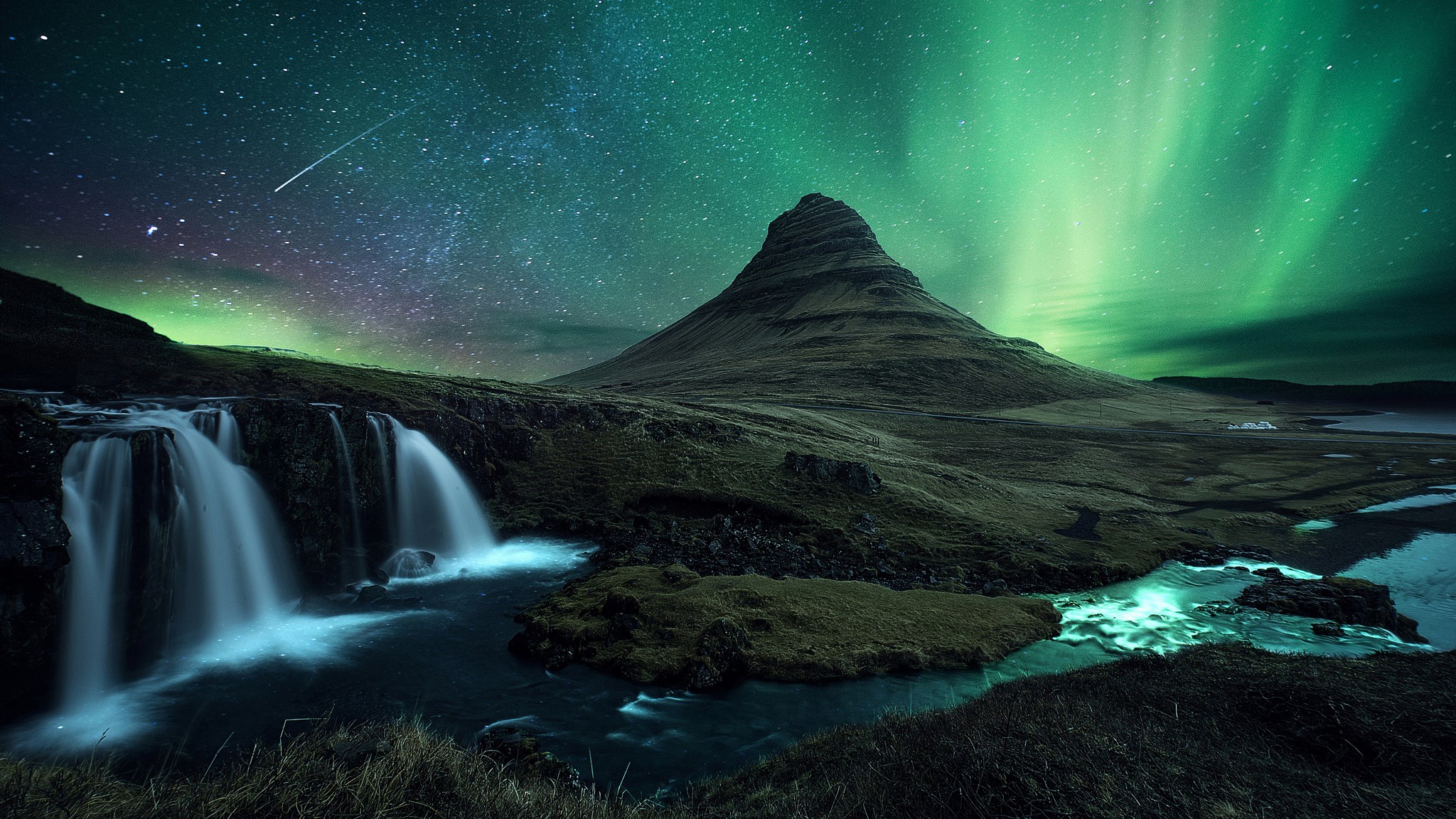 Kirkjufell mountain and waterfall under aurora borealis HD Wallpaper