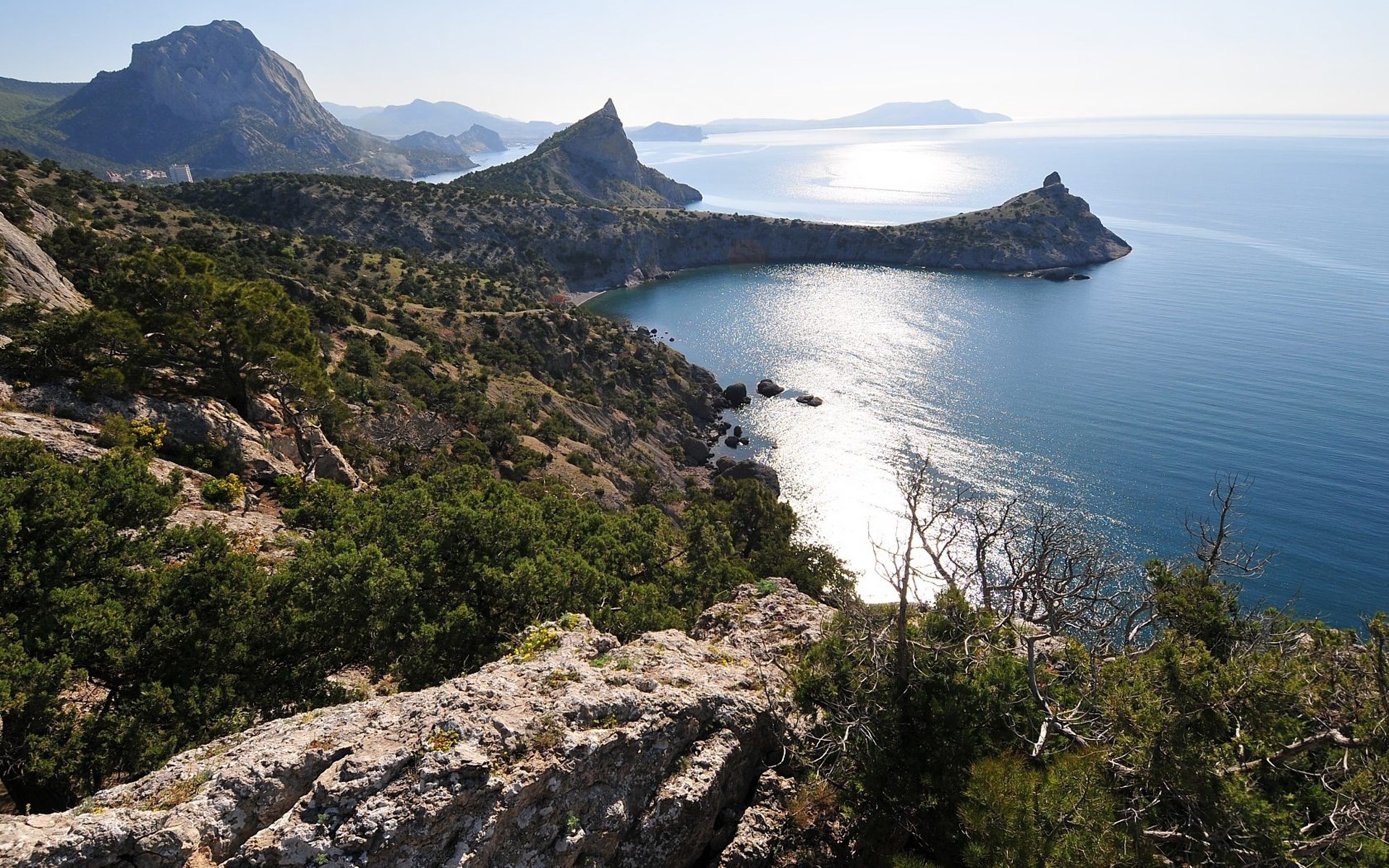 Rocky coastline with a bay and mountains HD Wallpaper
