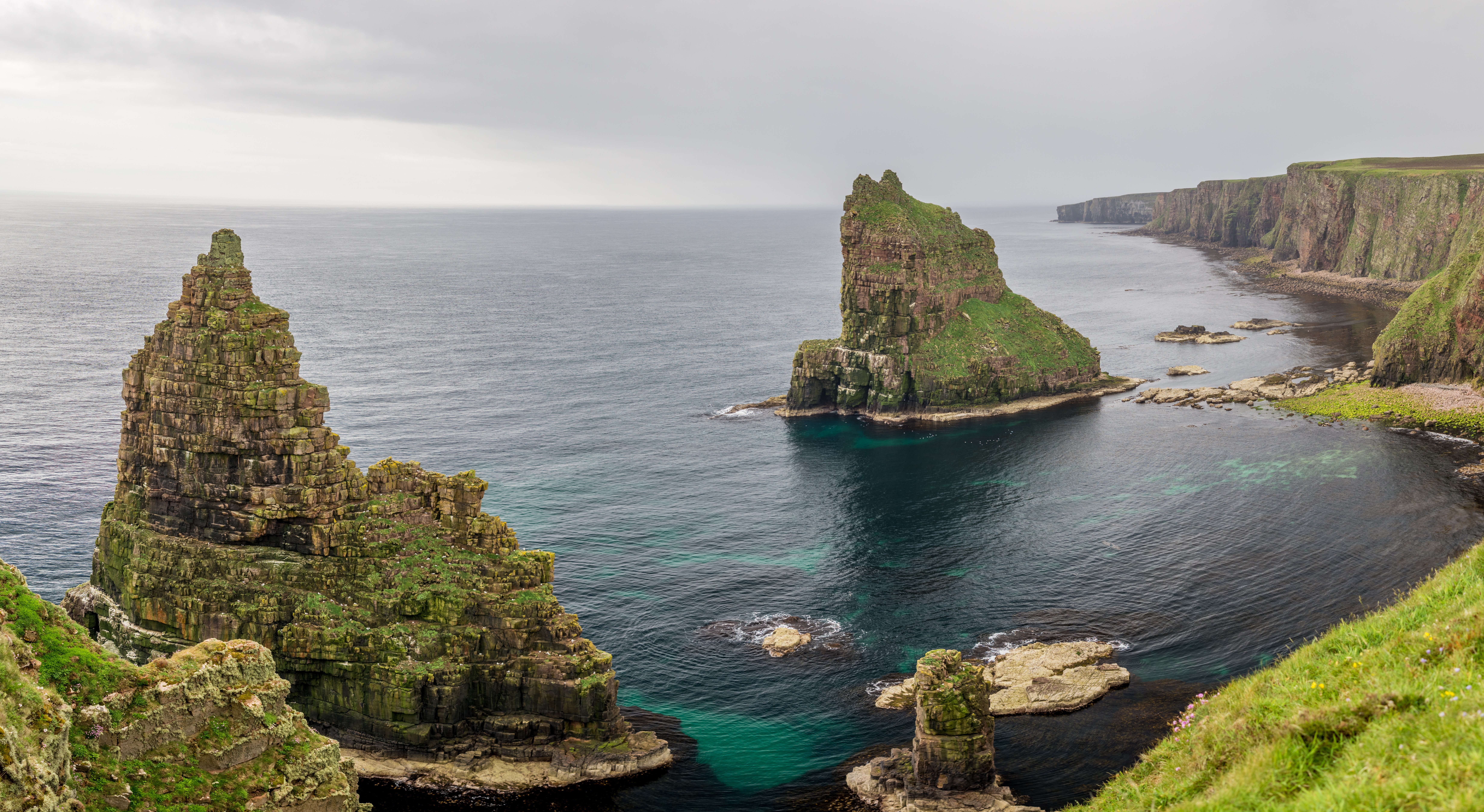 4K coast with sea stacks and cliffs HD Wallpaper