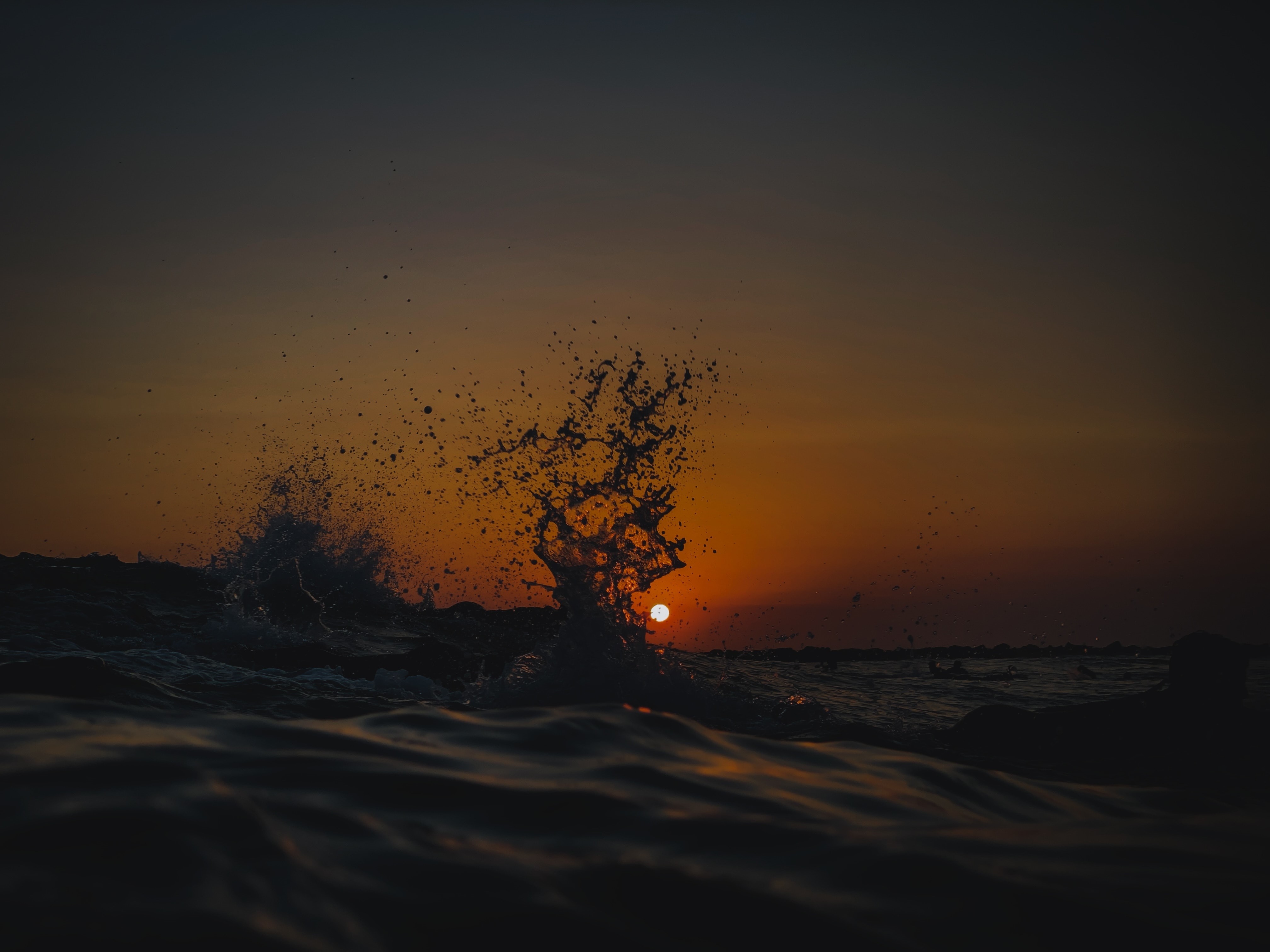 4K Sunset Over Ocean Waves with Water Splashes HD Wallpaper