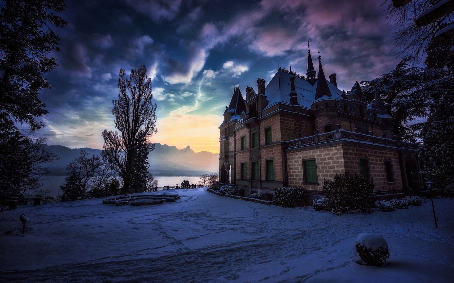 Hünegg Castle in Switzerland during winter HD Wallpaper