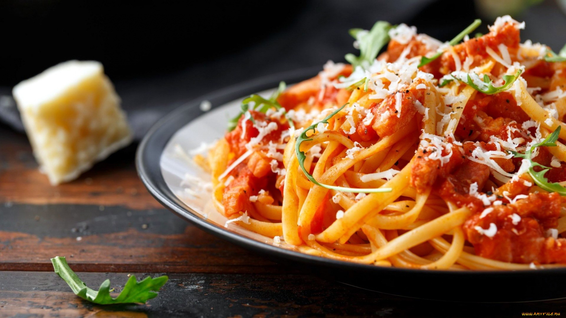 Pasta with tomato sauce and grated cheese HD Wallpaper