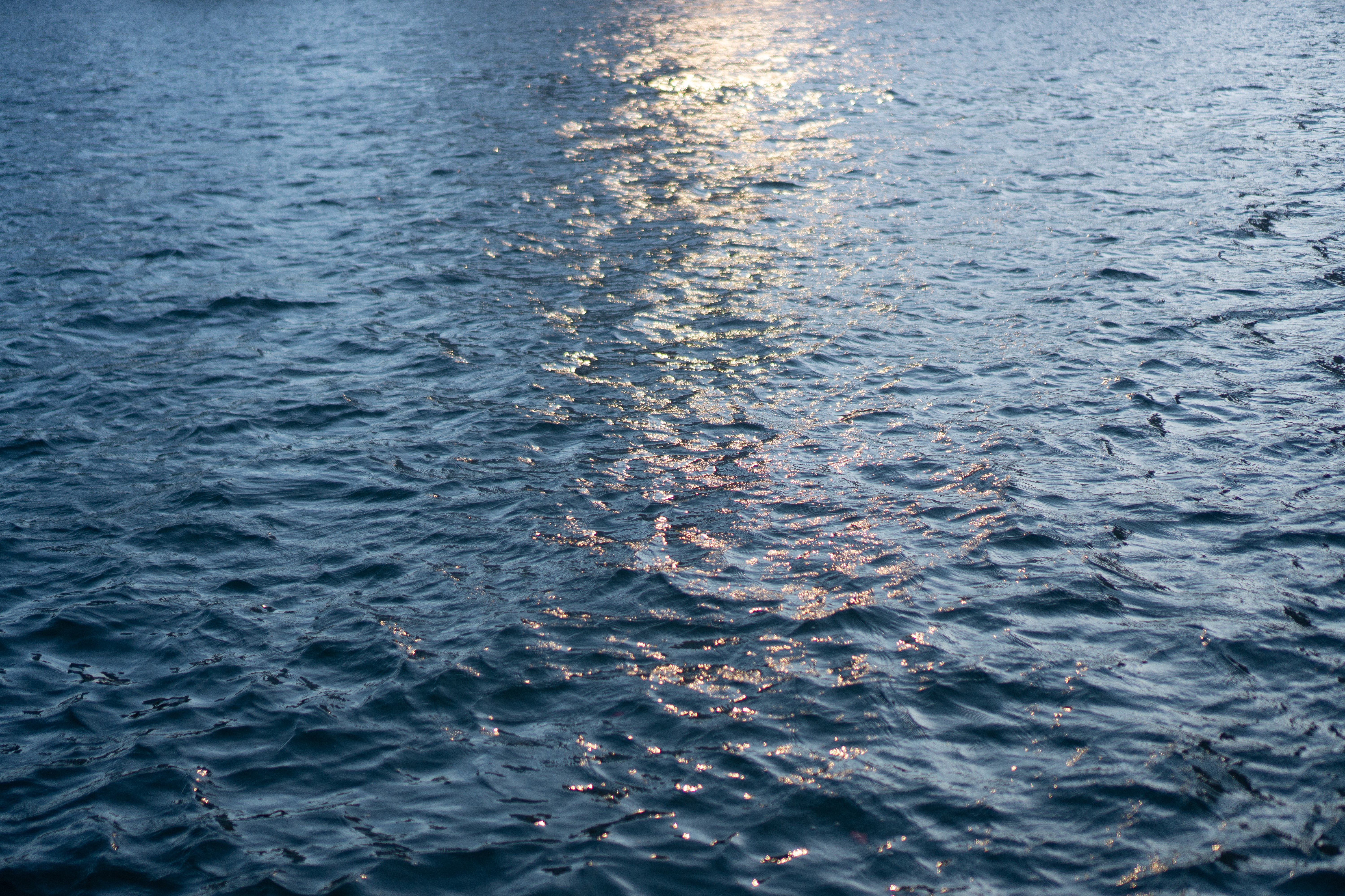4K water surface with sunlight reflection HD Wallpaper