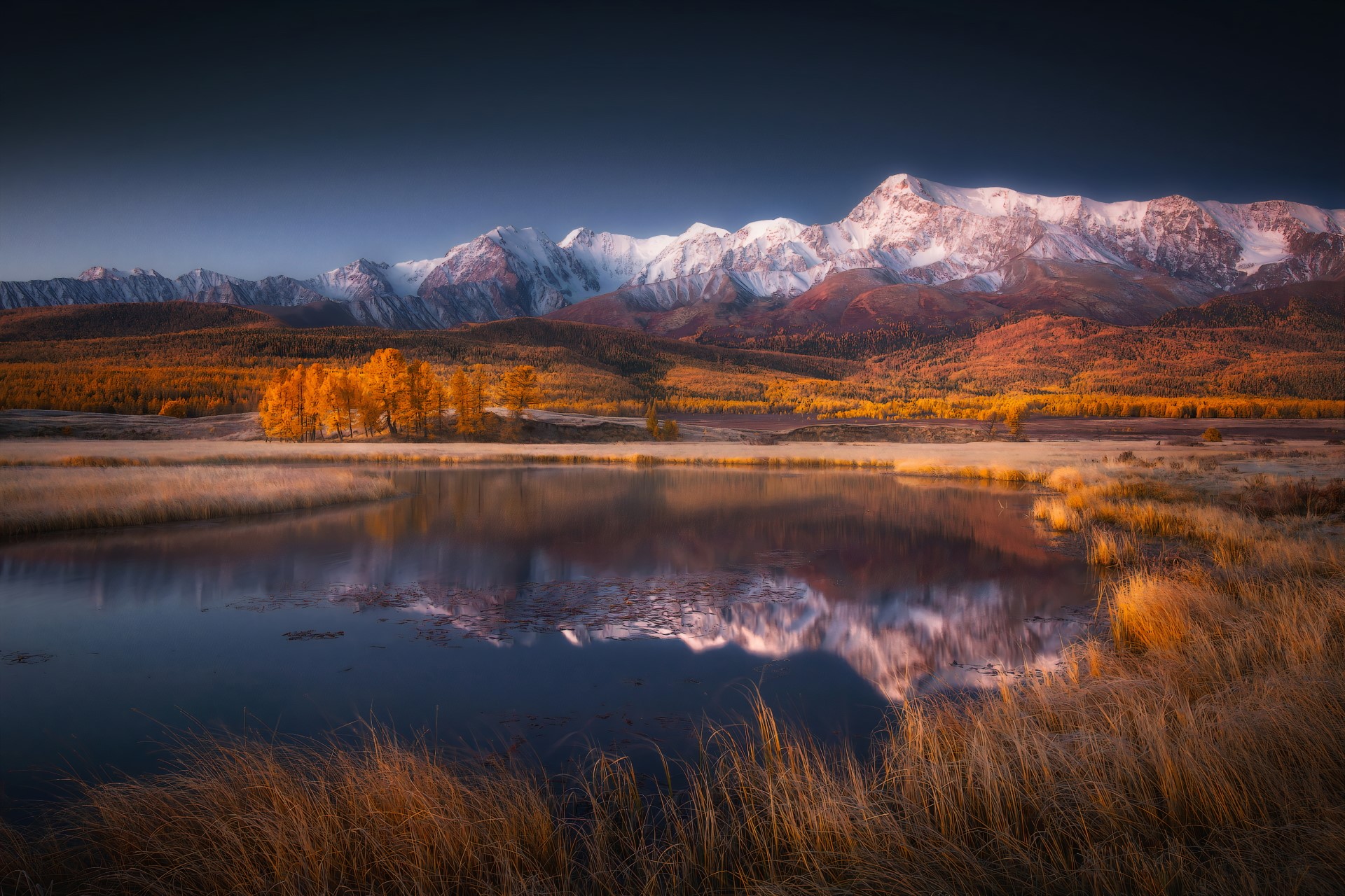 Lake Dzhangyskol in Altai Mountains during fall HD Wallpaper