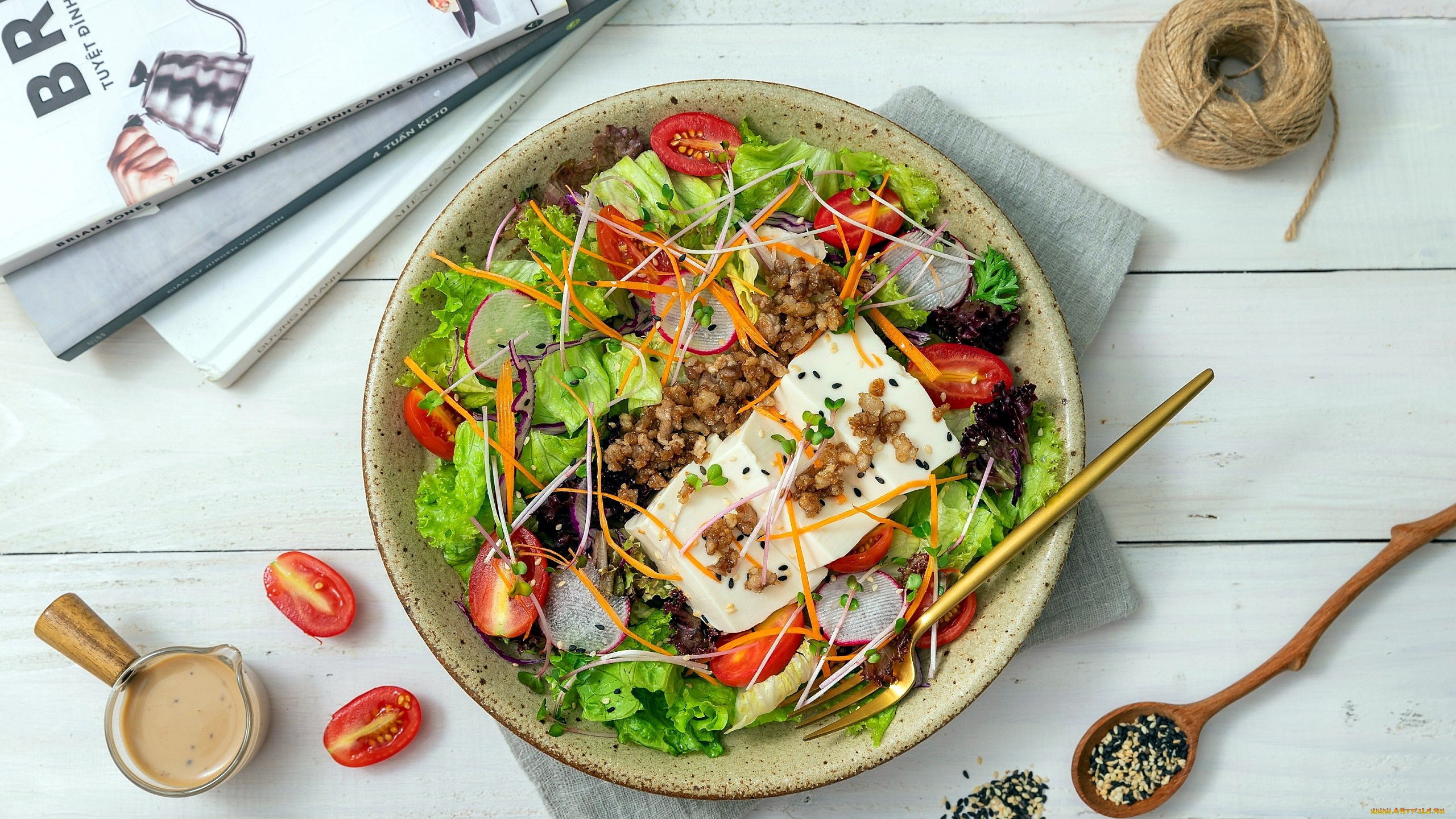 Salad with tofu, tomatoes, and vegetables HD Wallpaper
