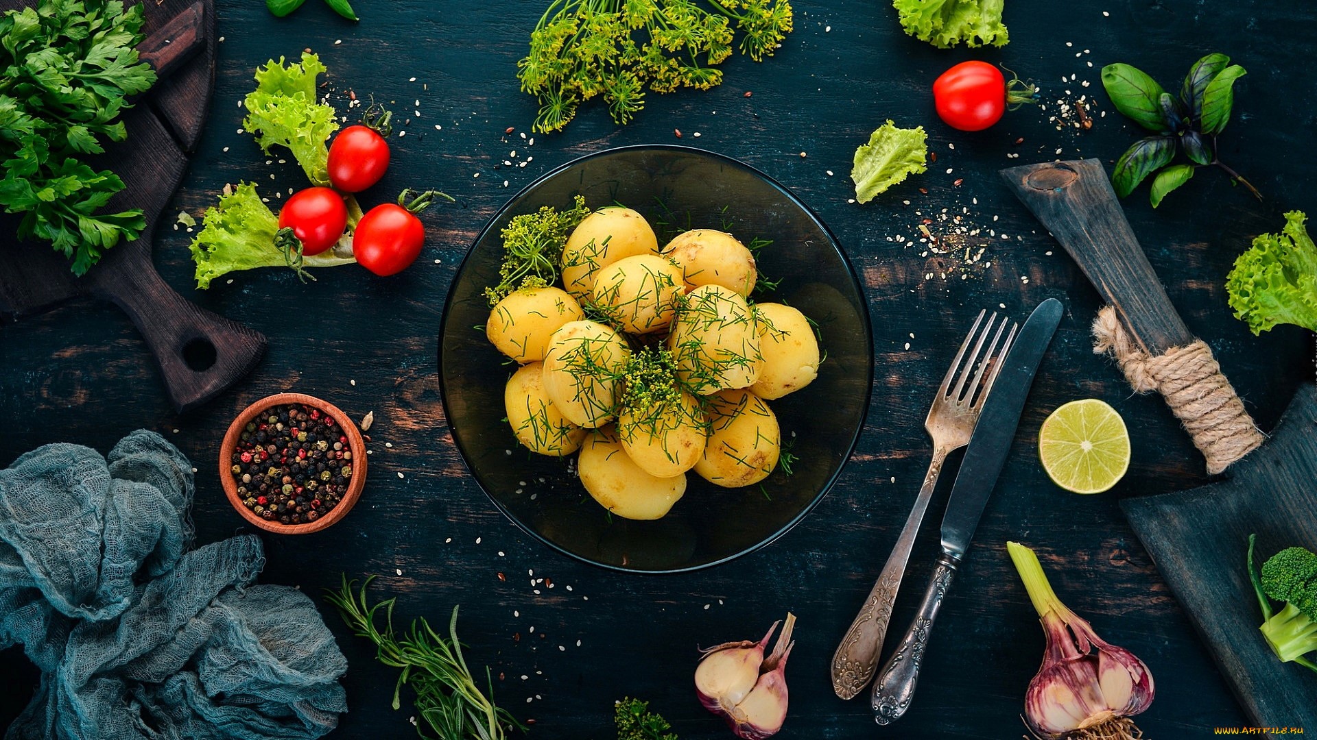 Boiled potatoes with dill, tomatoes, and salad HD Wallpaper