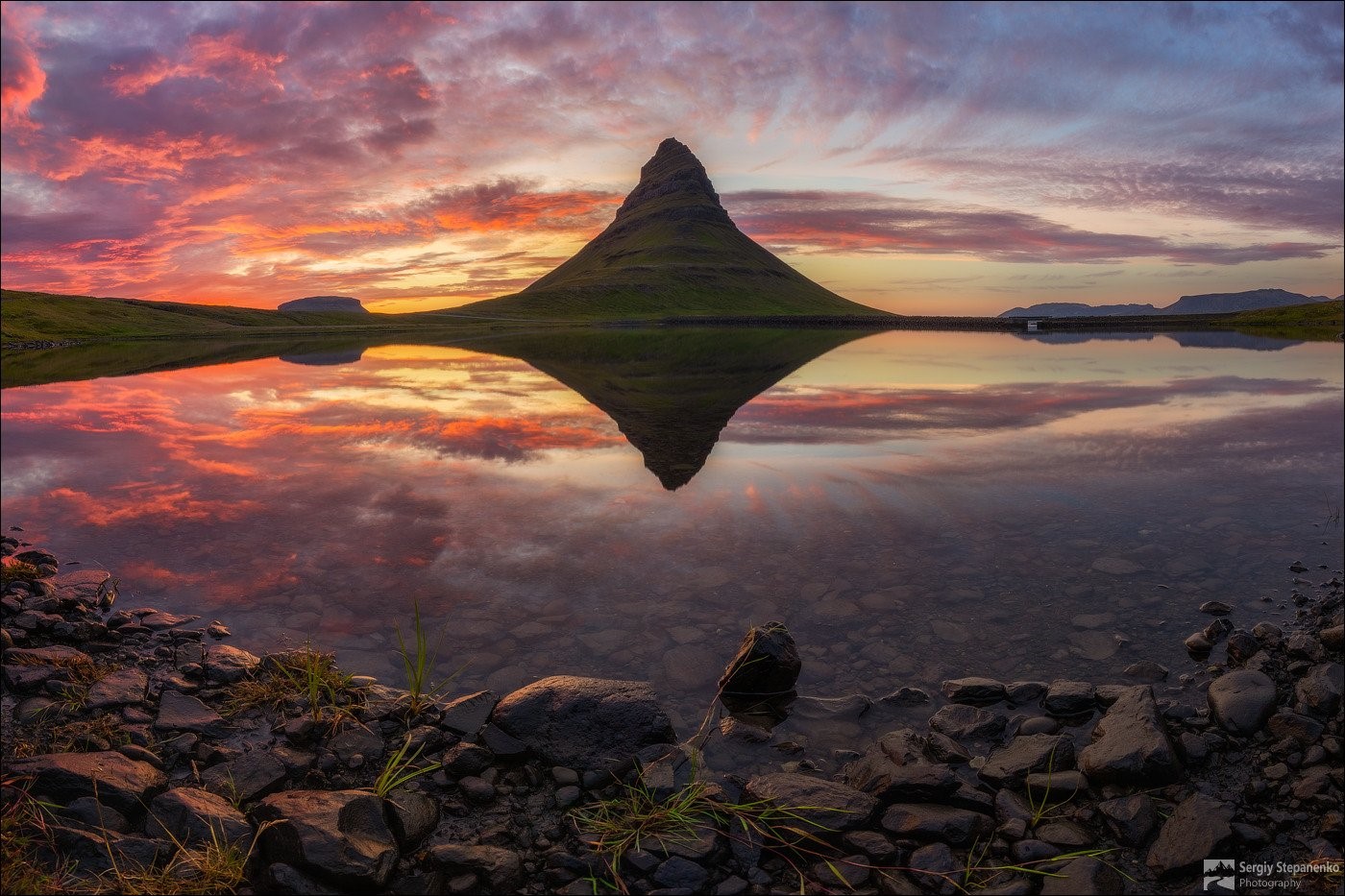 Kirkjufell mountain reflection at sunset, Iceland HD Wallpaper