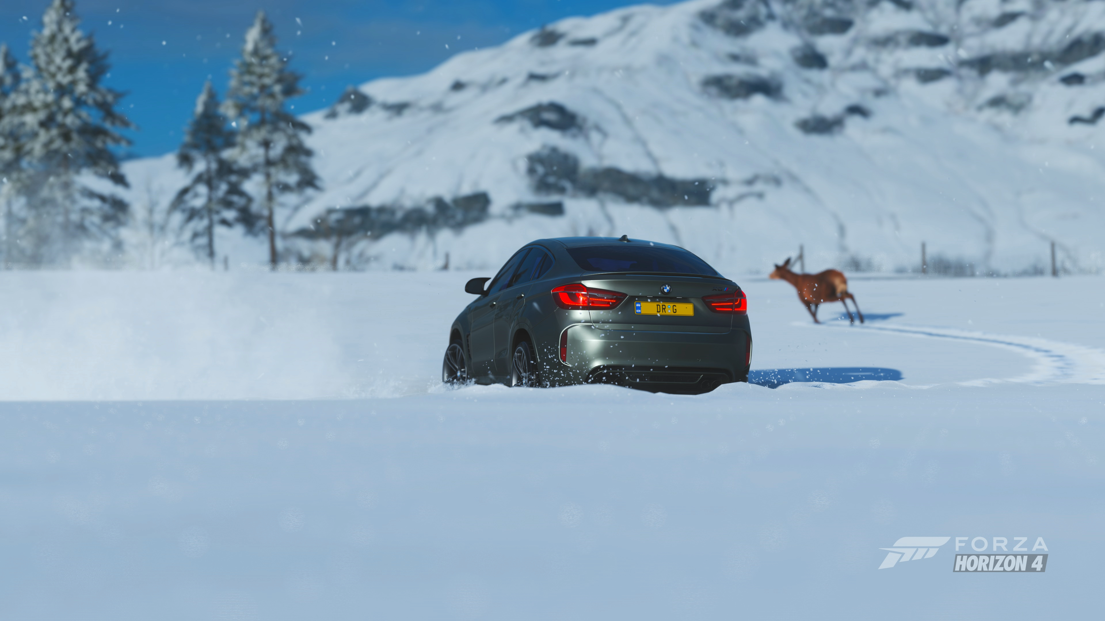BMW X6M driving in snow in Forza Horizon 4 HD Wallpaper