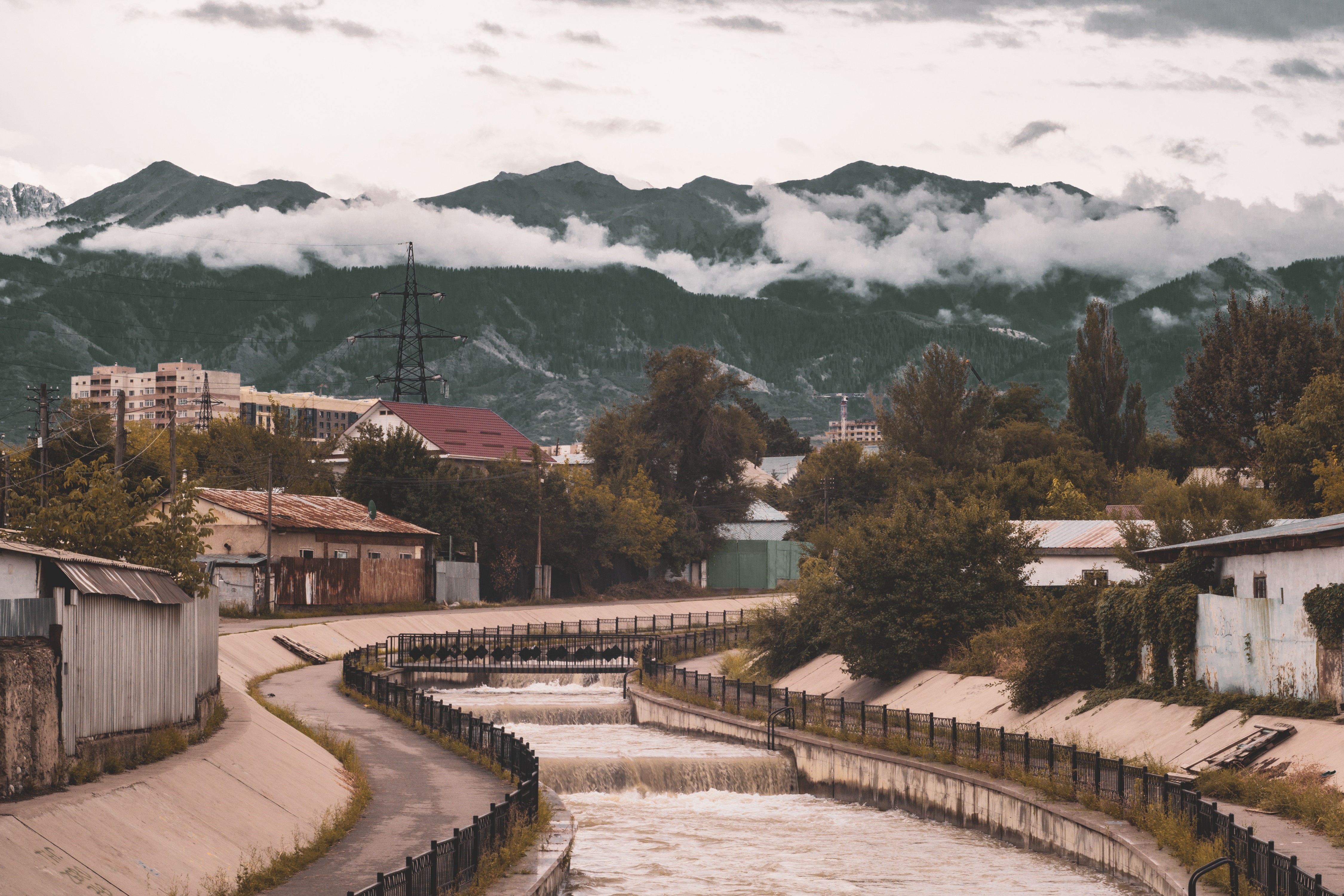 Cityscape with river and mountains HD Wallpaper