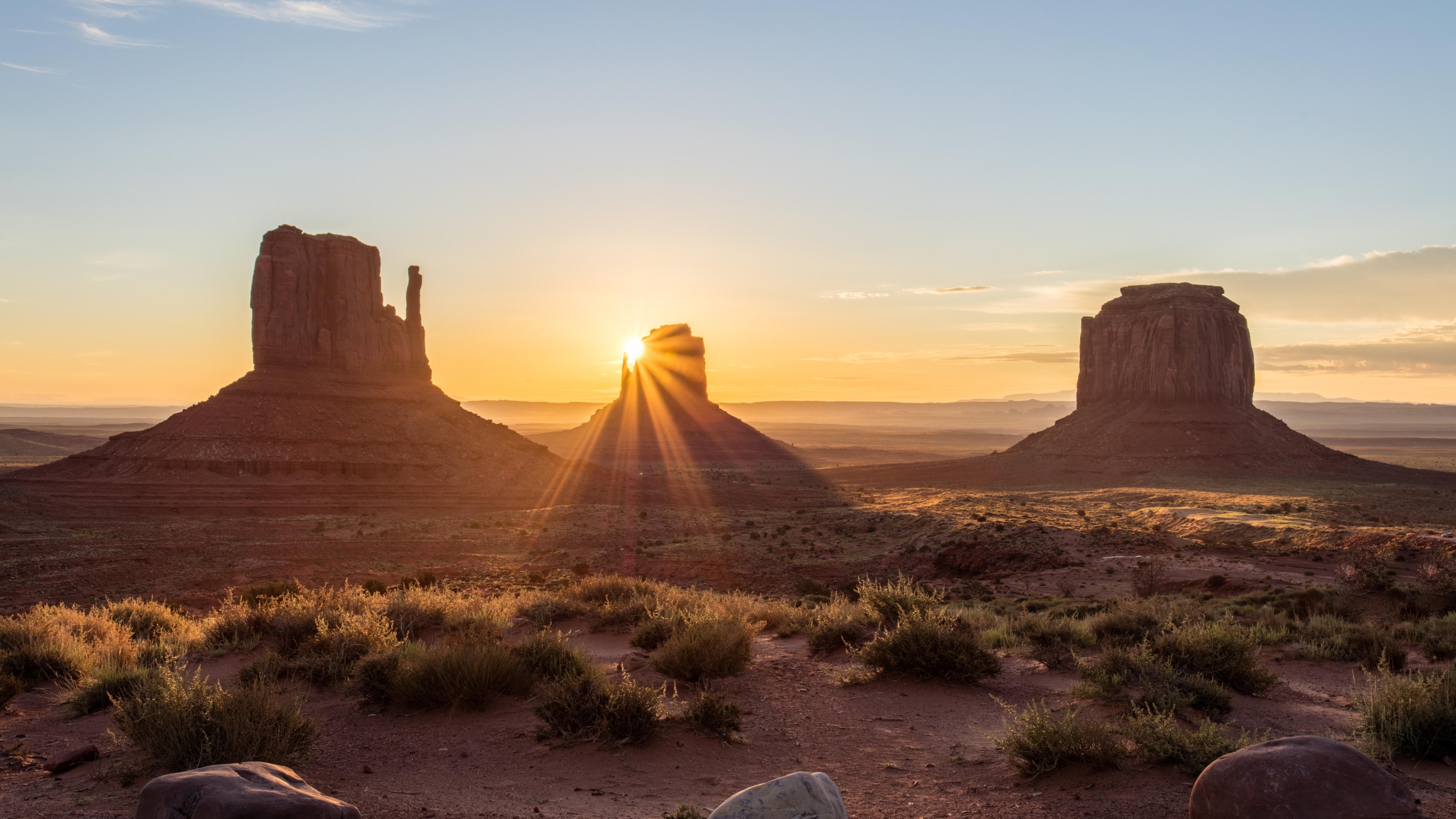 Monument Valley at Sunset with Sun Rays HD Wallpaper