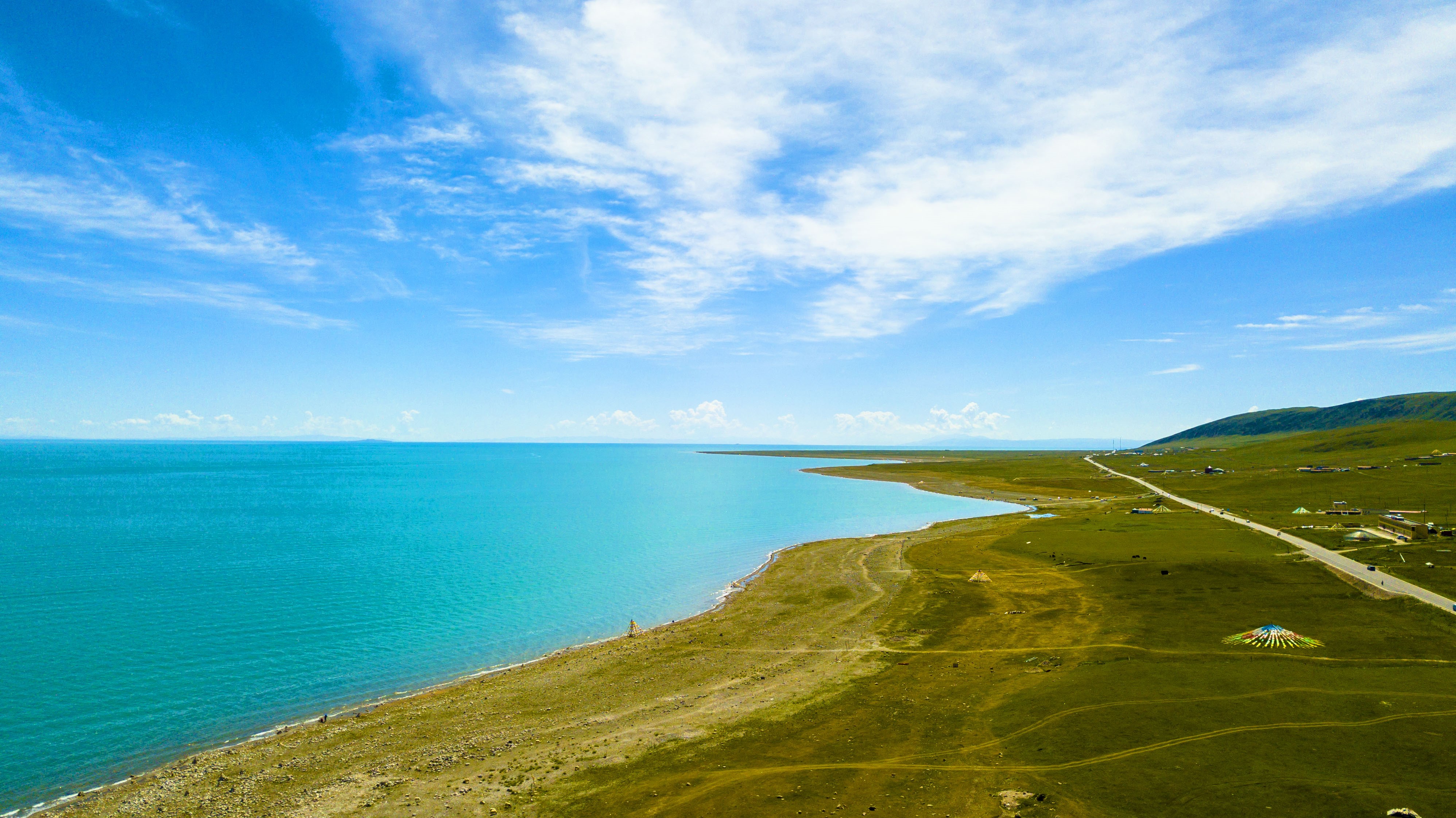 Qinghai Lake coastline, China HD Wallpaper