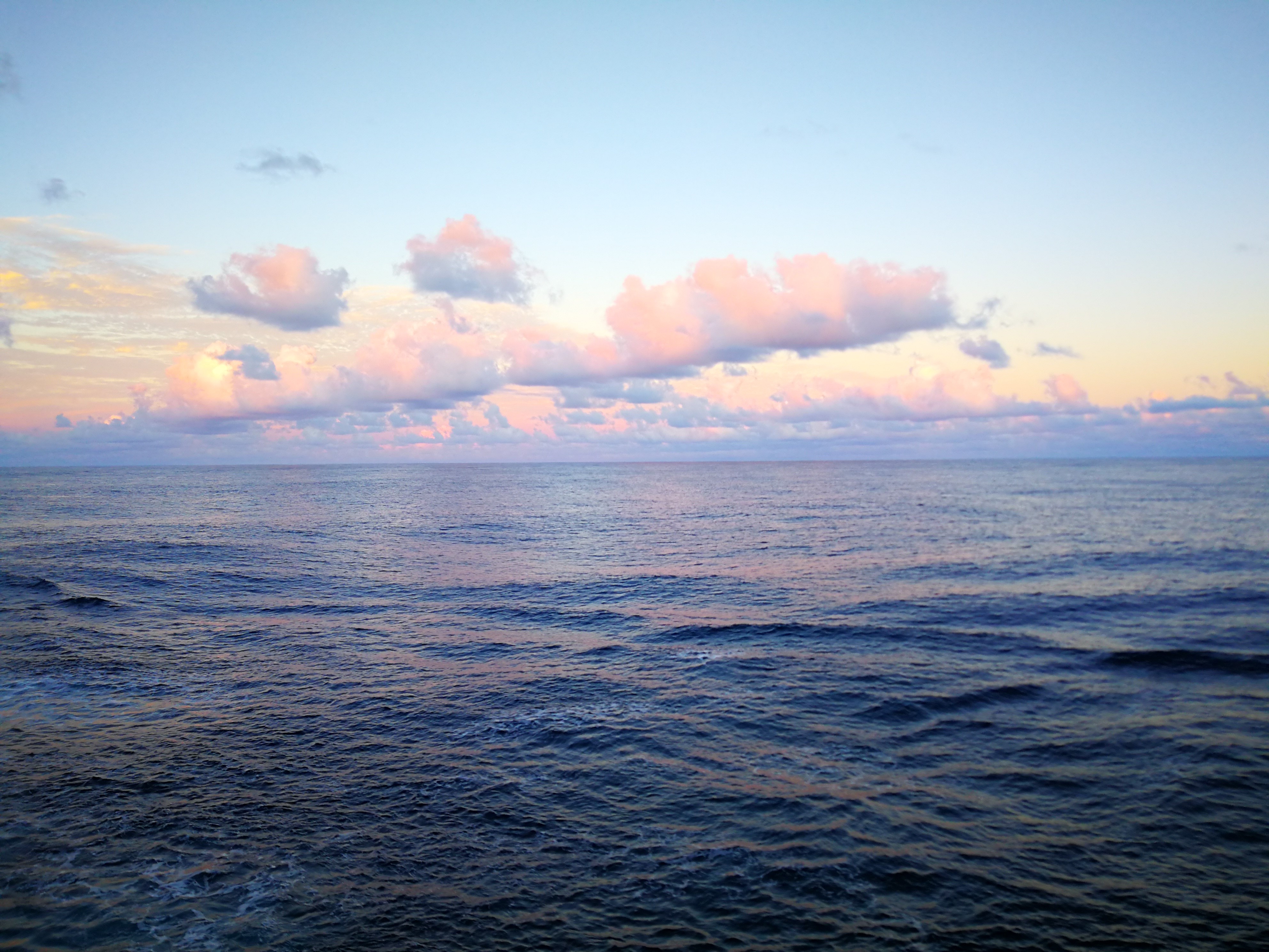 4K sea and sky with clouds at sunset HD Wallpaper