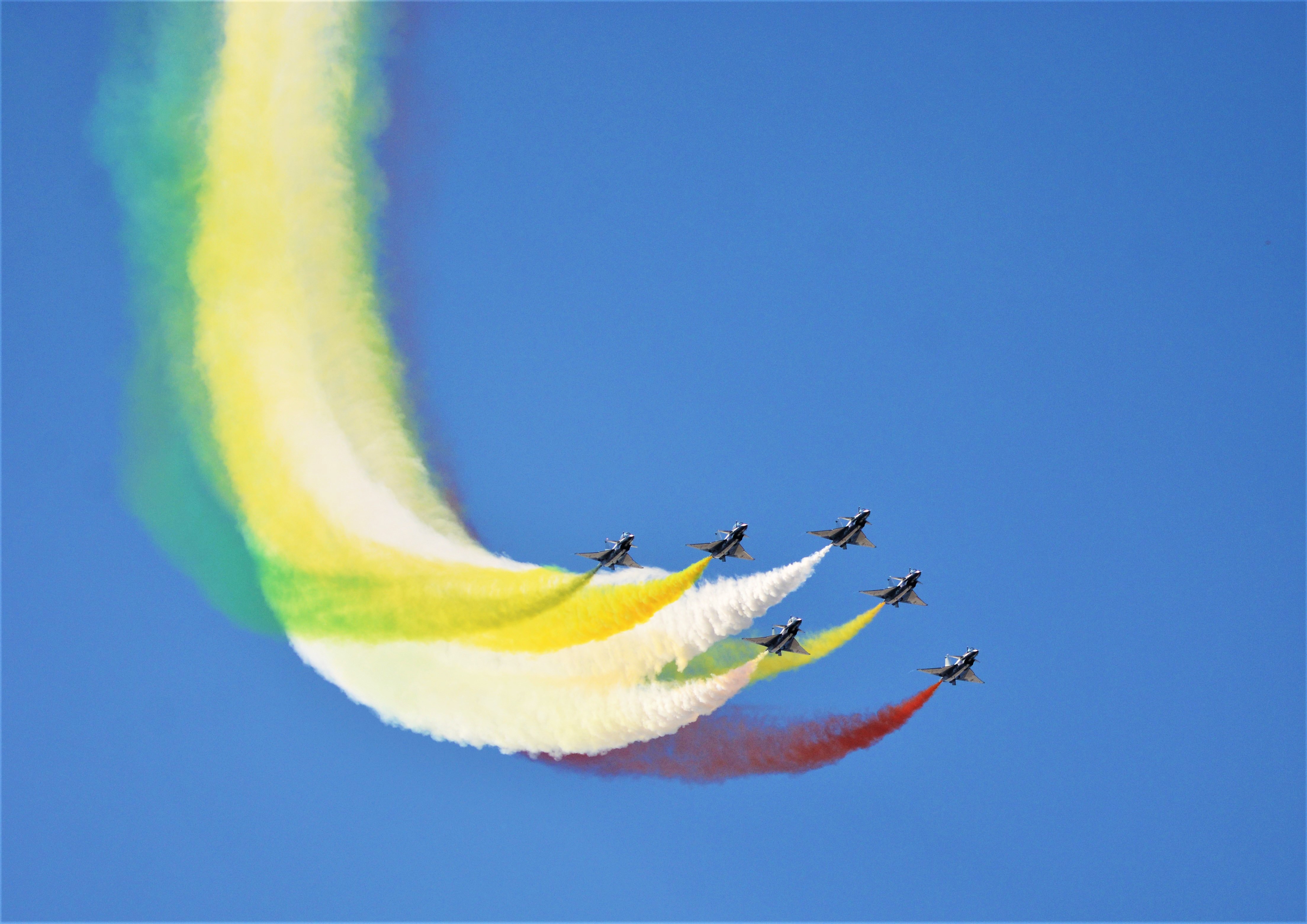 PLAF Flight J-10 jets perform aerial maneuvers HD Wallpaper