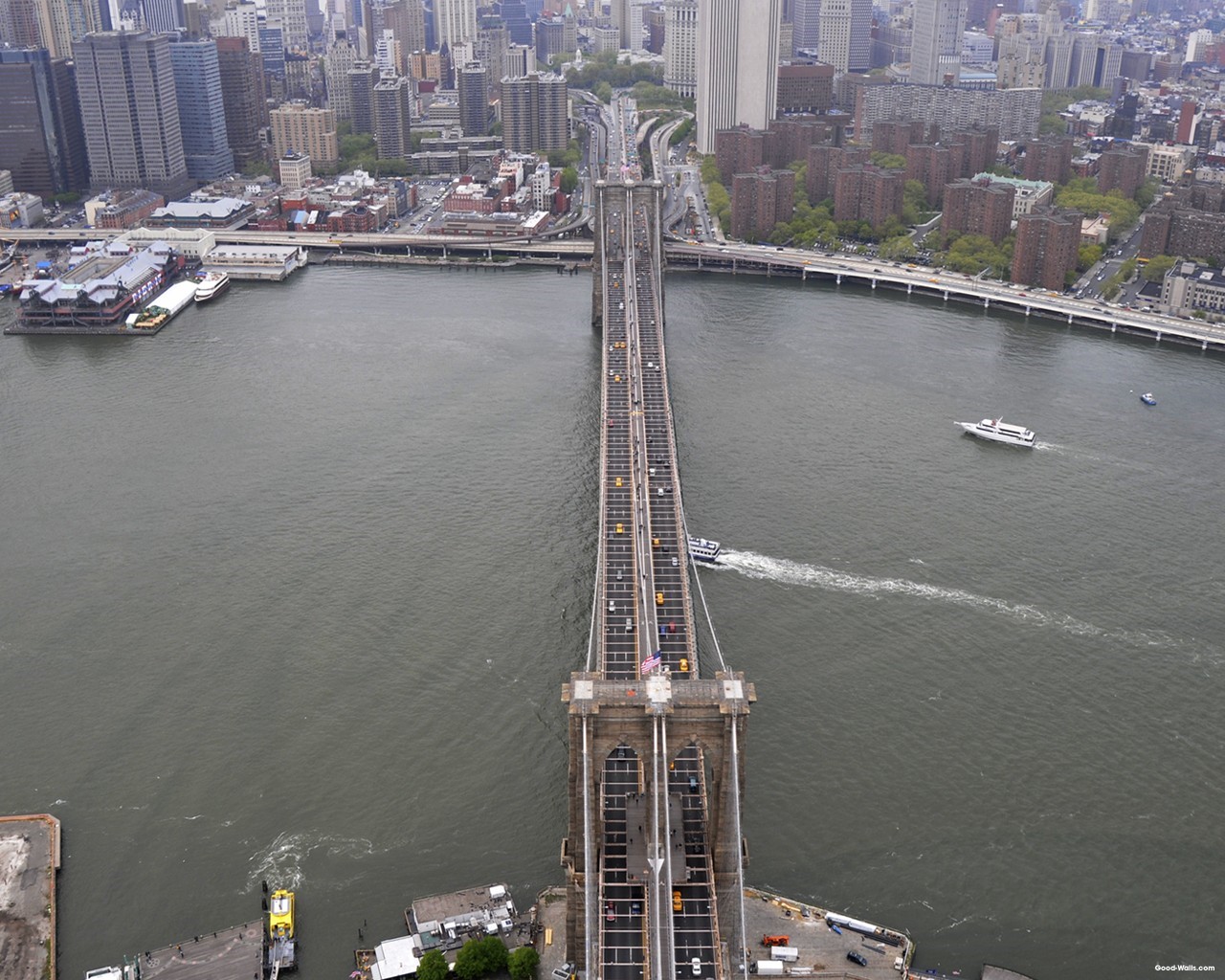 Brooklyn Bridge over East River in New York City HD Wallpaper