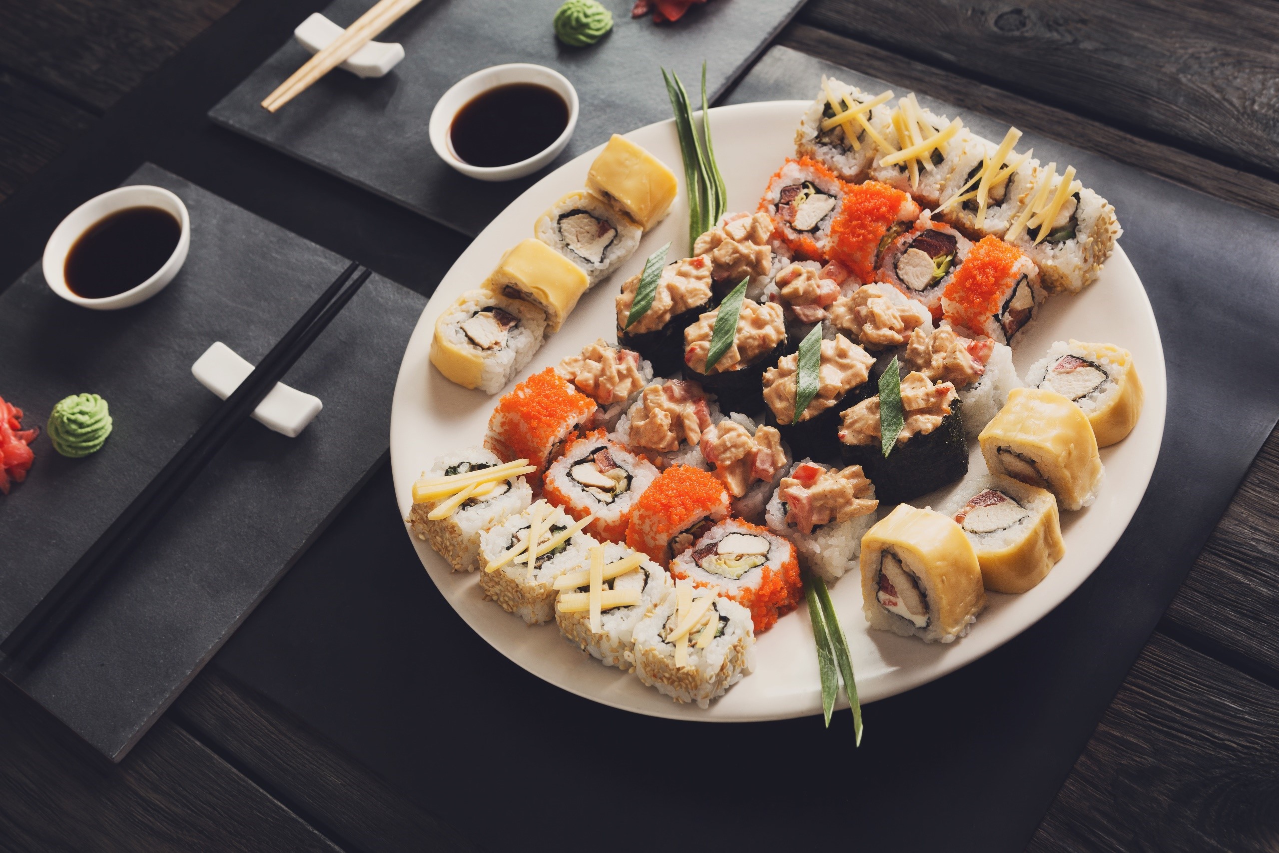 Sushi platter with soy sauce and chopsticks HD Wallpaper