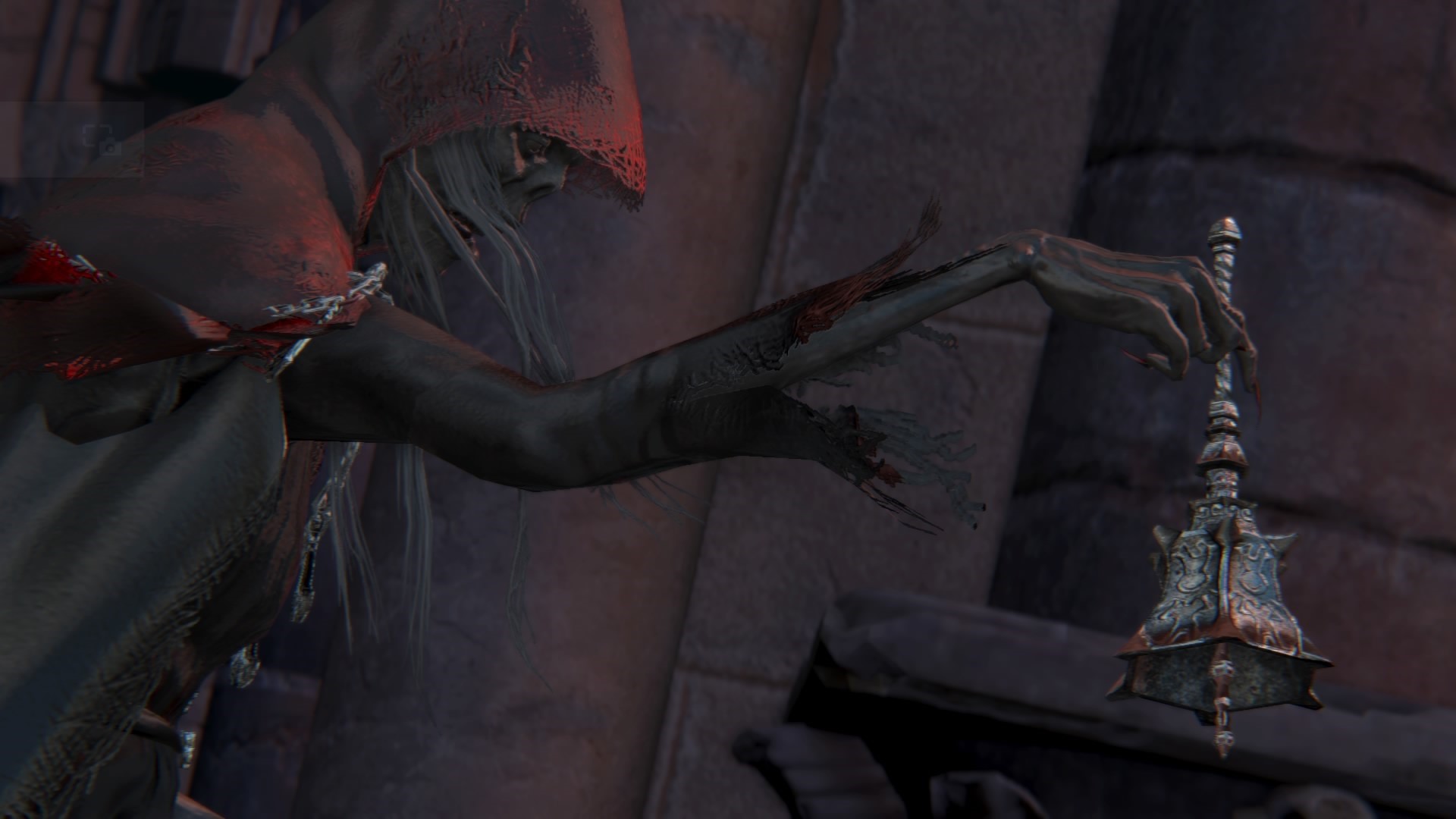 Character from Bloodborne holding a weapon HD Wallpaper