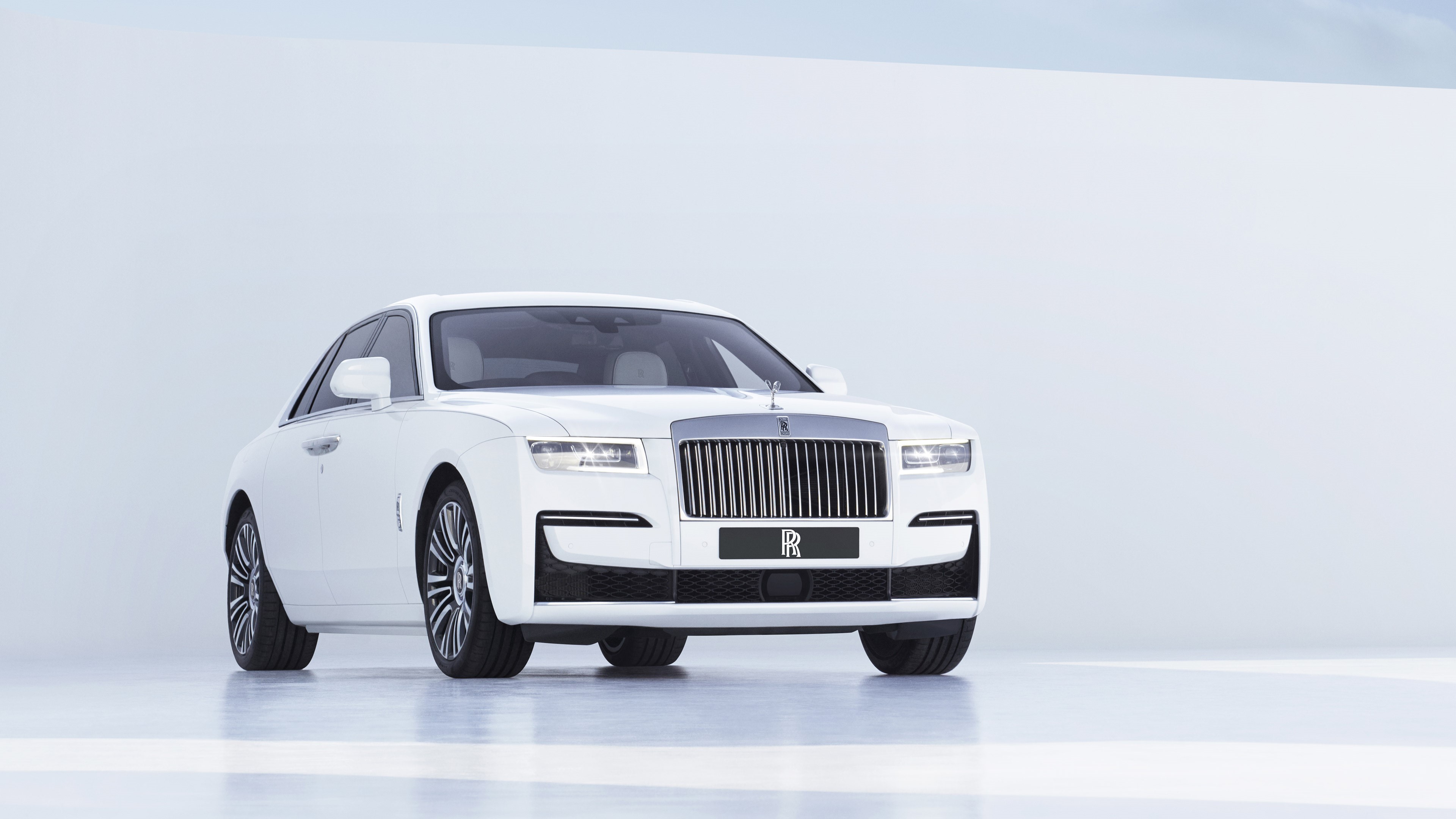 4K White Rolls-Royce Ghost Luxury Car HD Wallpaper