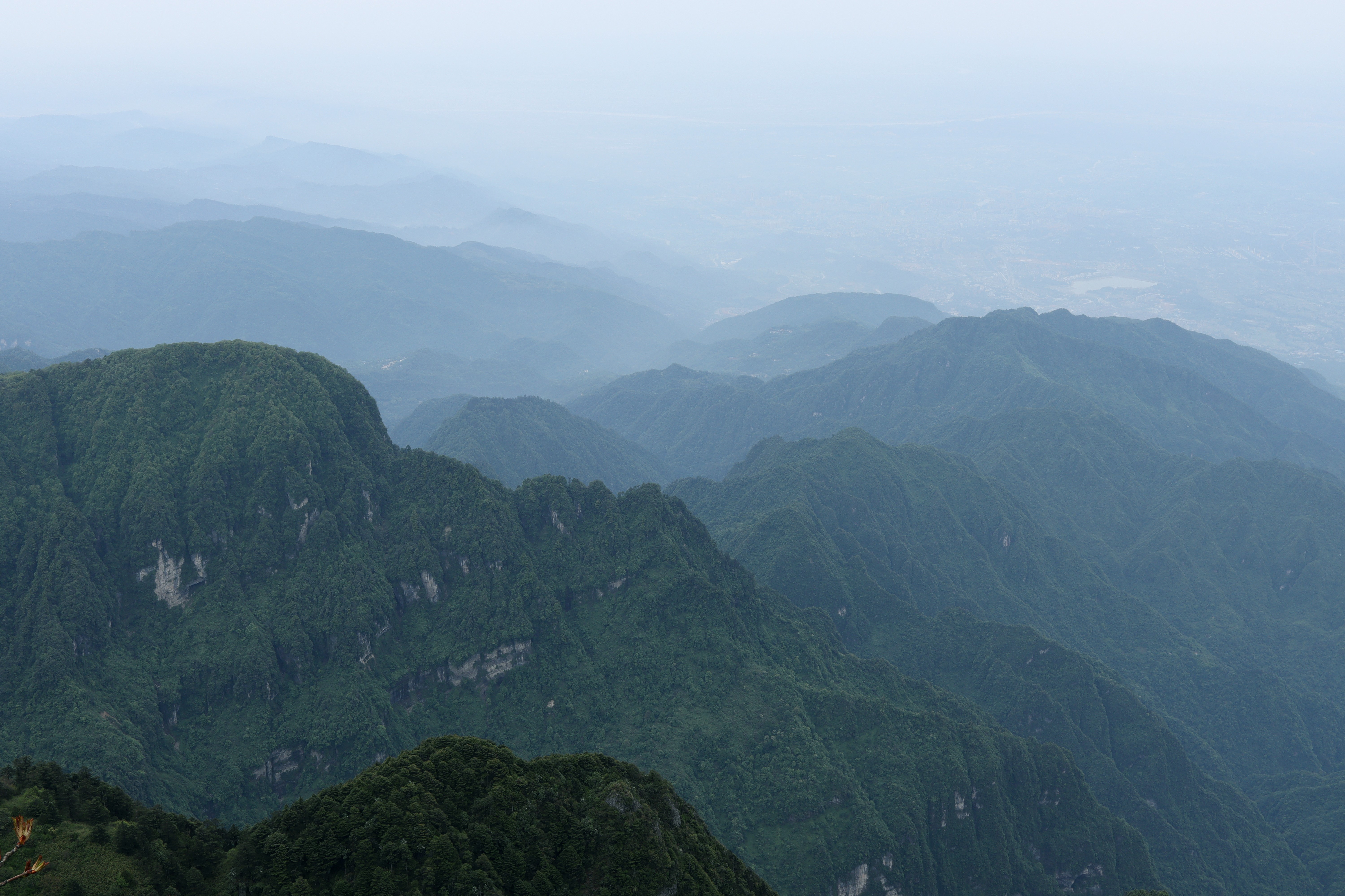 Mountain pass in Sichuan, China HD Wallpaper