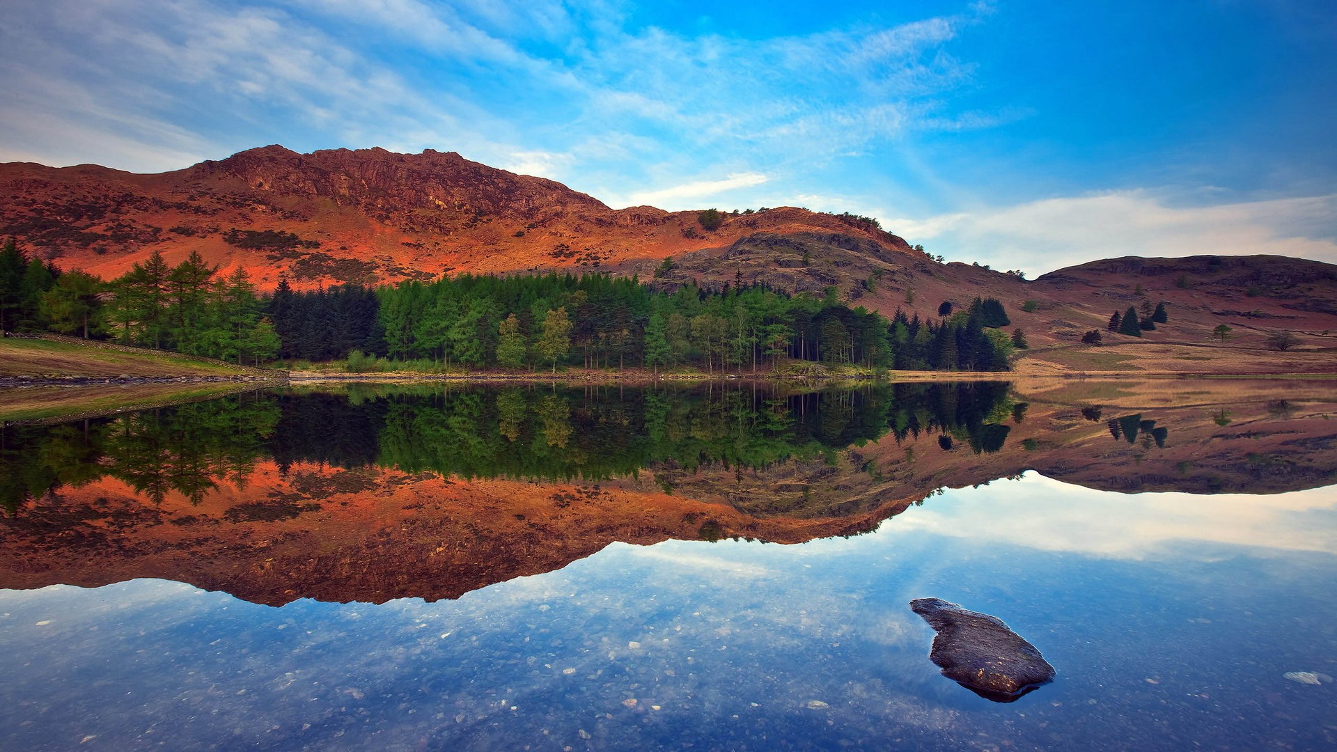 Mountain reflection in a lake at sunset HD Wallpaper